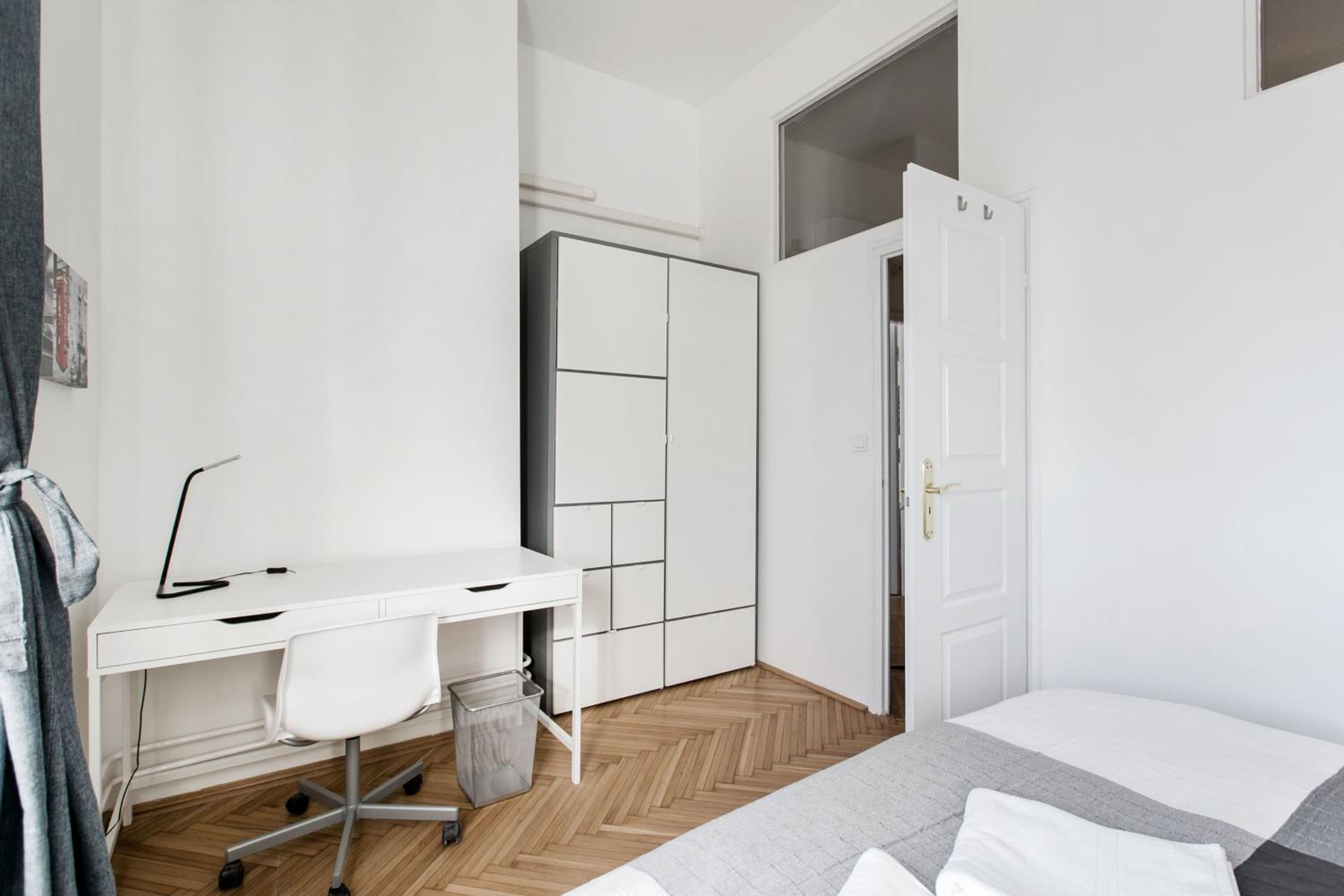 Apartment with Balcony - Photo 18
