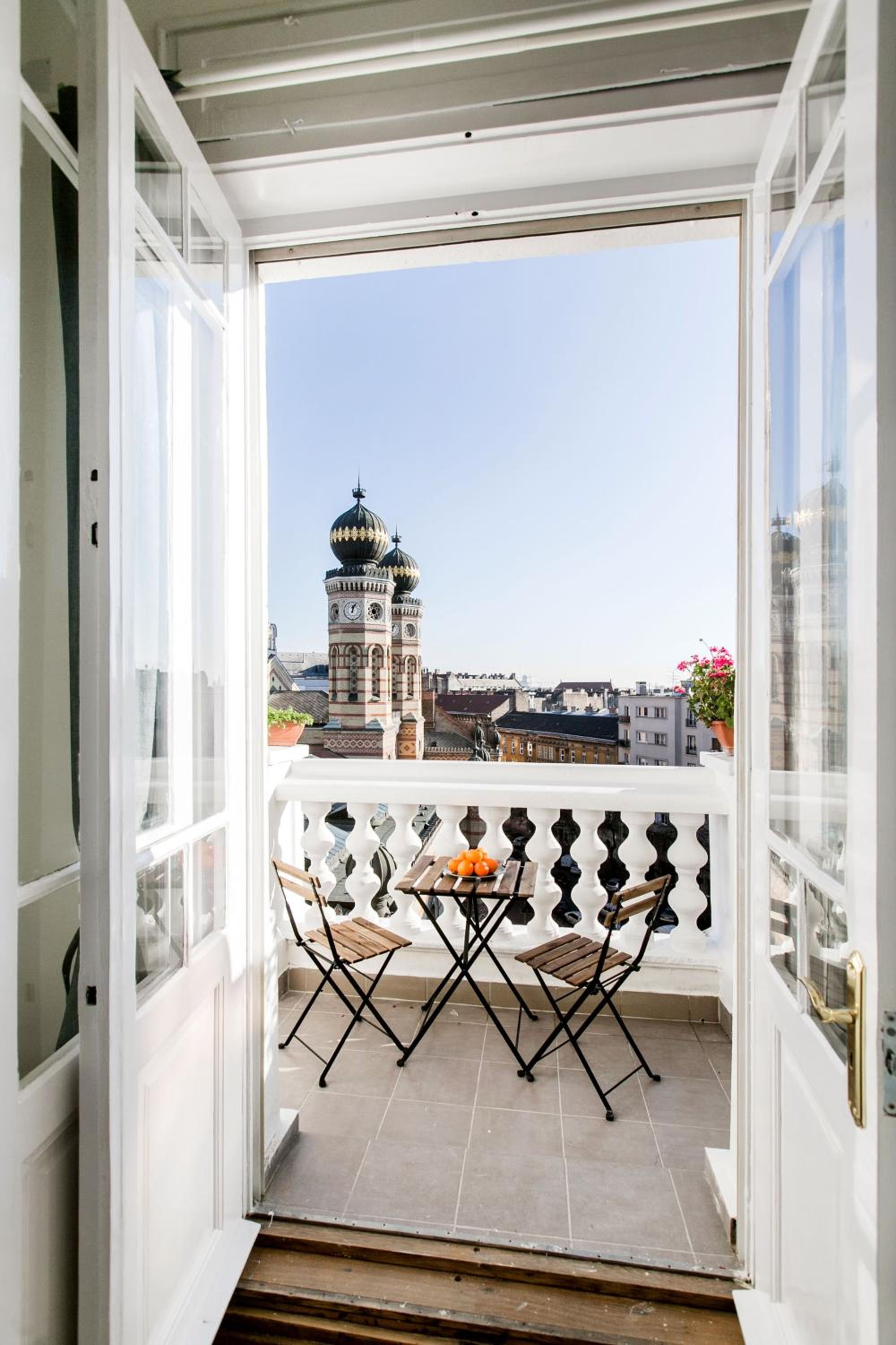 Apartment with Balcony - Photo 22