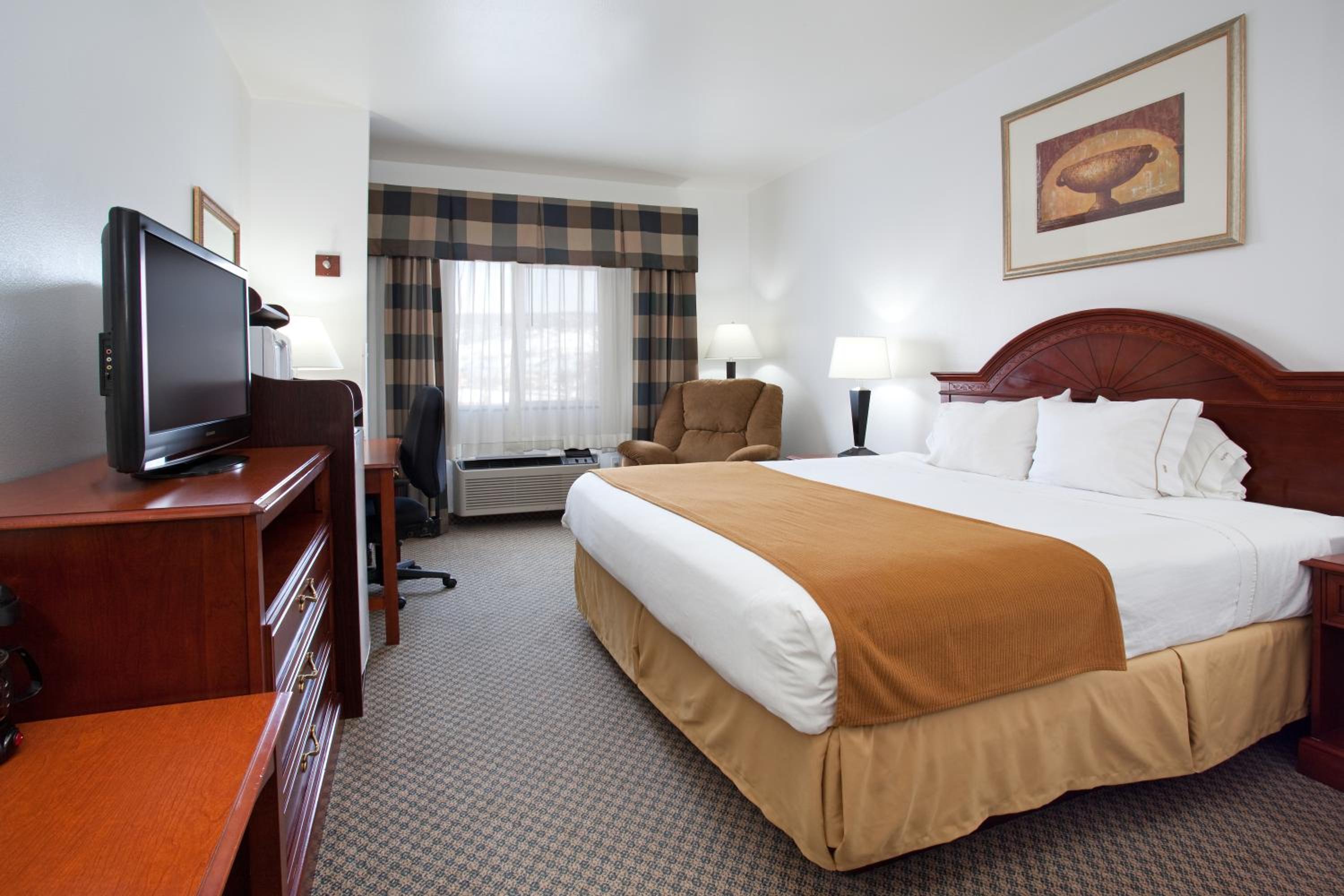 King Room - Non-Smoking - Photo 2