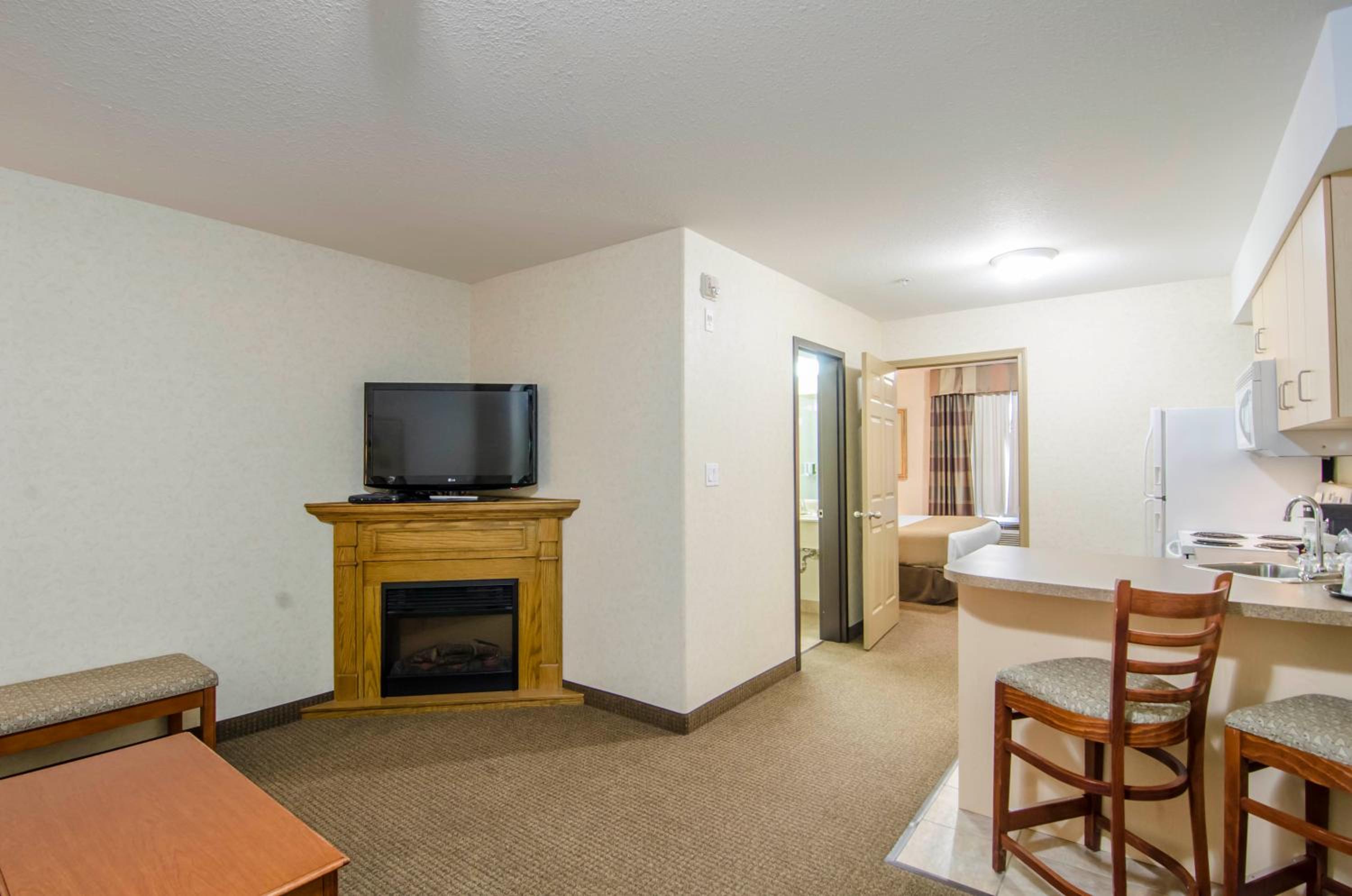 King Suite with Sofa Bed - Non-Smoking - Photo 1