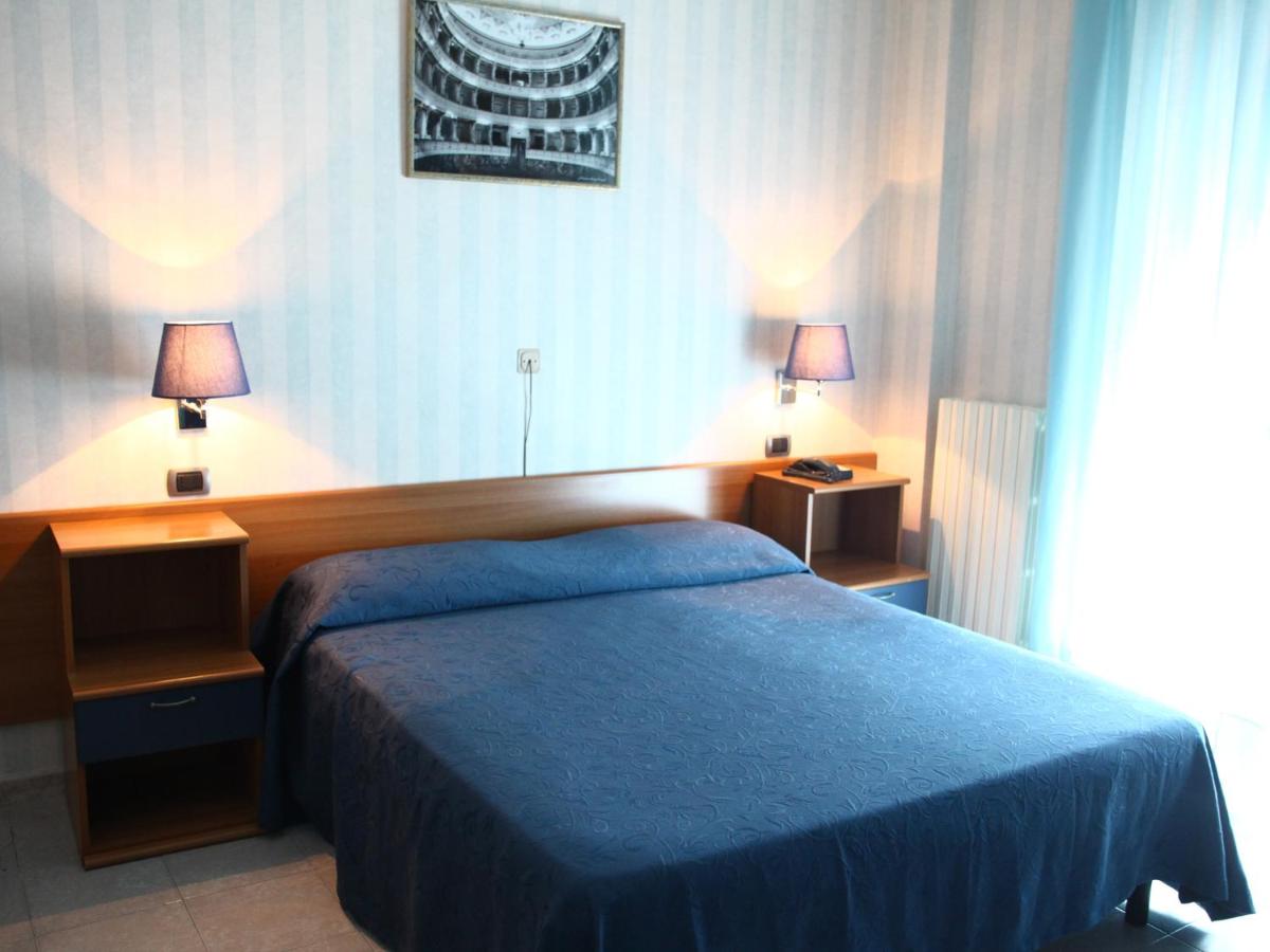 Double or Twin Room photo 2