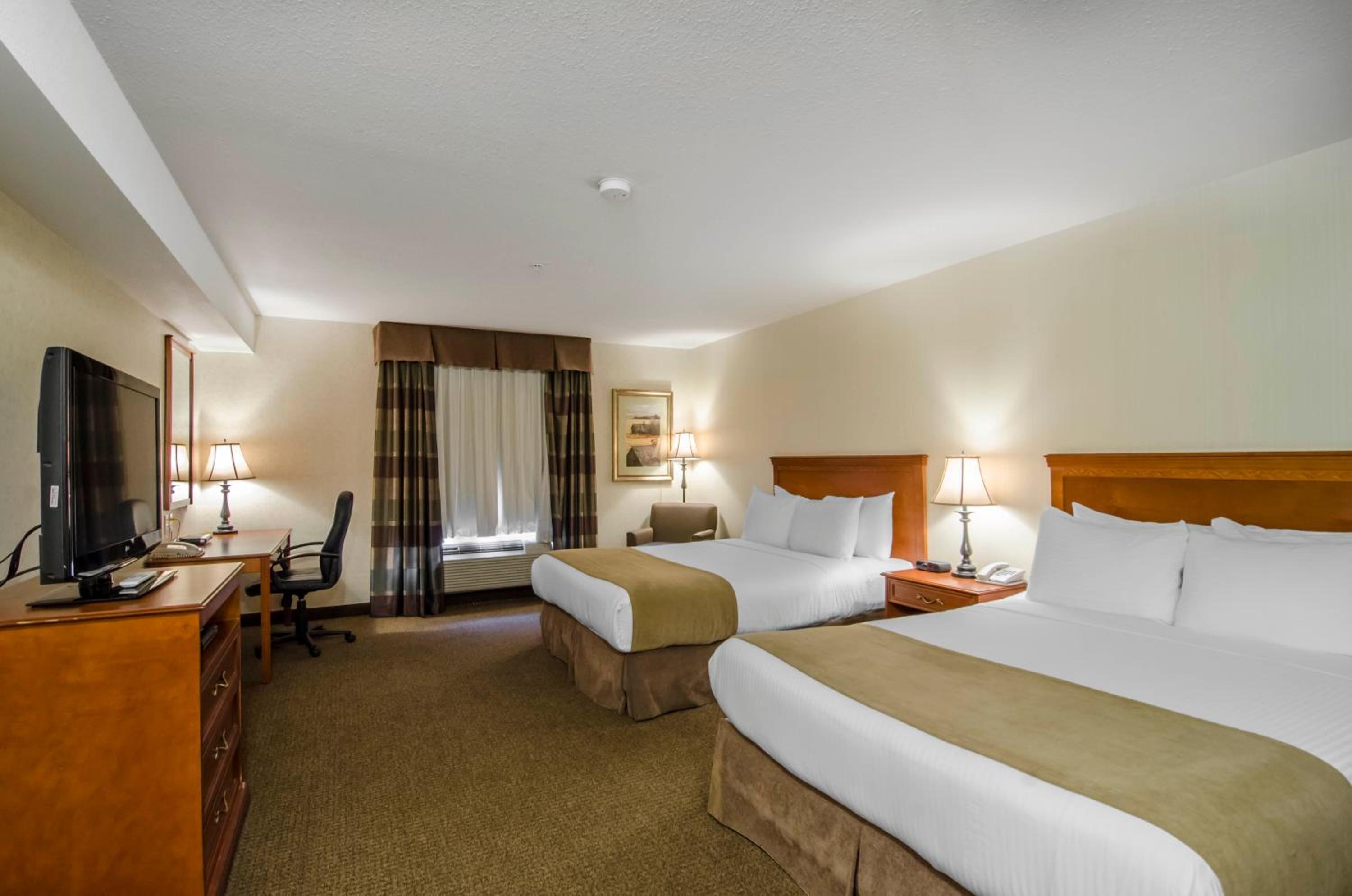 Standard Queen Room with Two Queen Beds and Sofa Bed - Non-Smoking - Photo 1