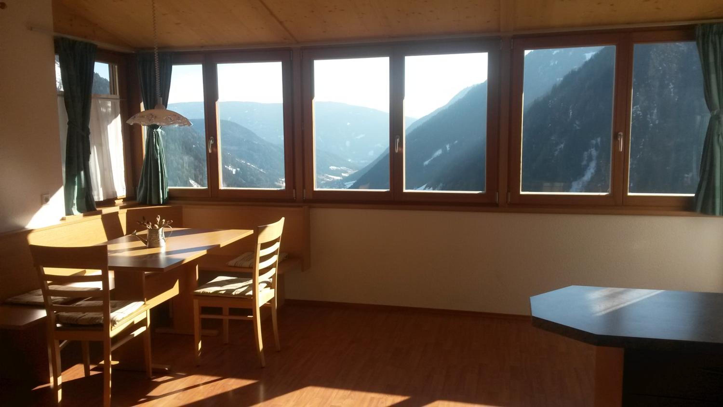 Apartment with Balcony - Photo 16