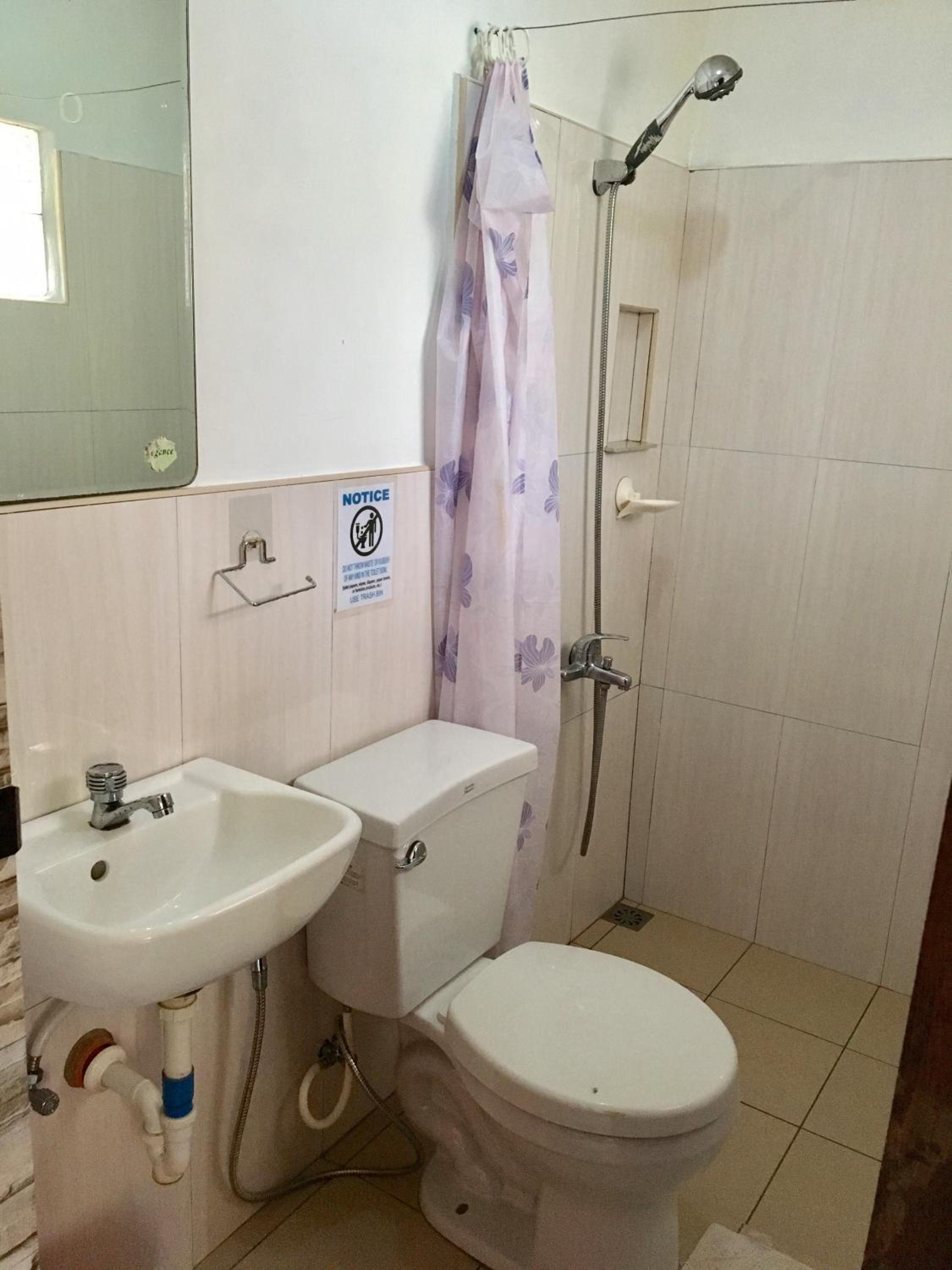Double Room with Private Bathroom - Photo 6