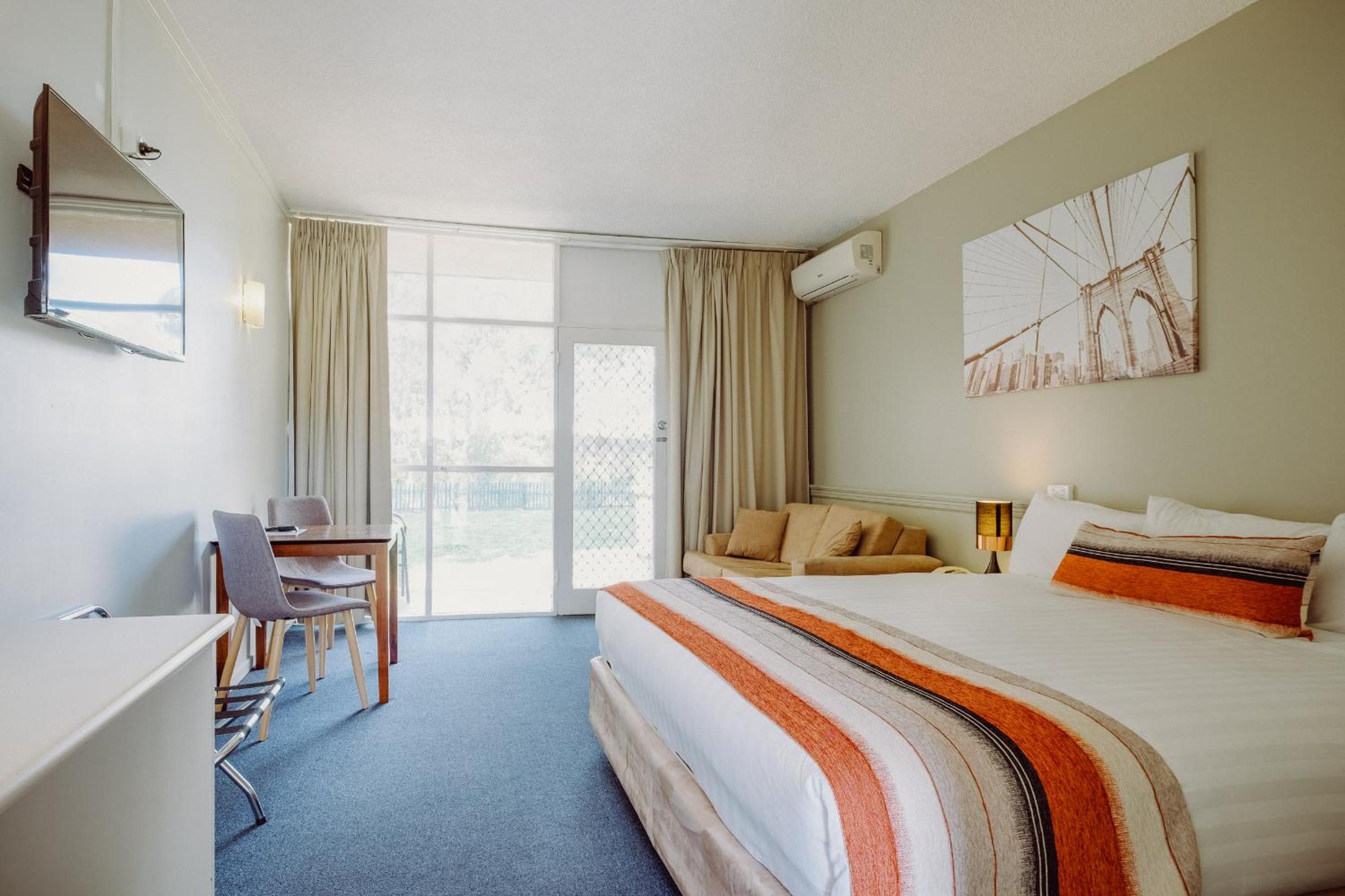 Deluxe King Room photo 1