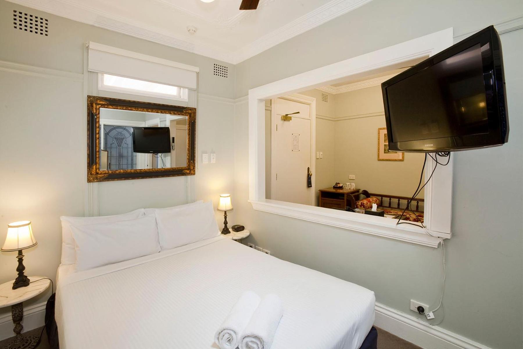 Queen Suite thumbnail 6