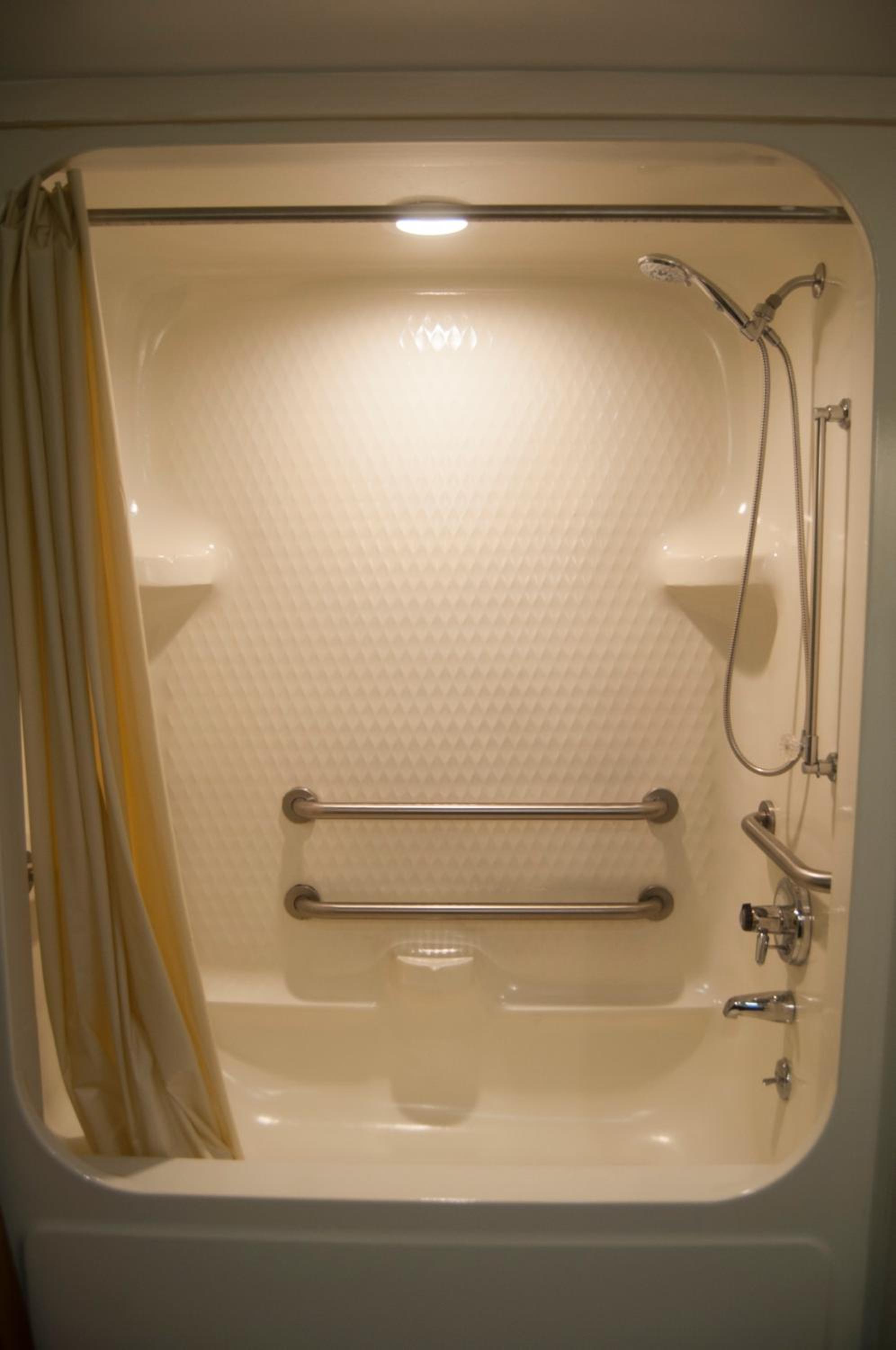 Queen Room - Non-Smoking - Accessible - Tub Only - Photo 5