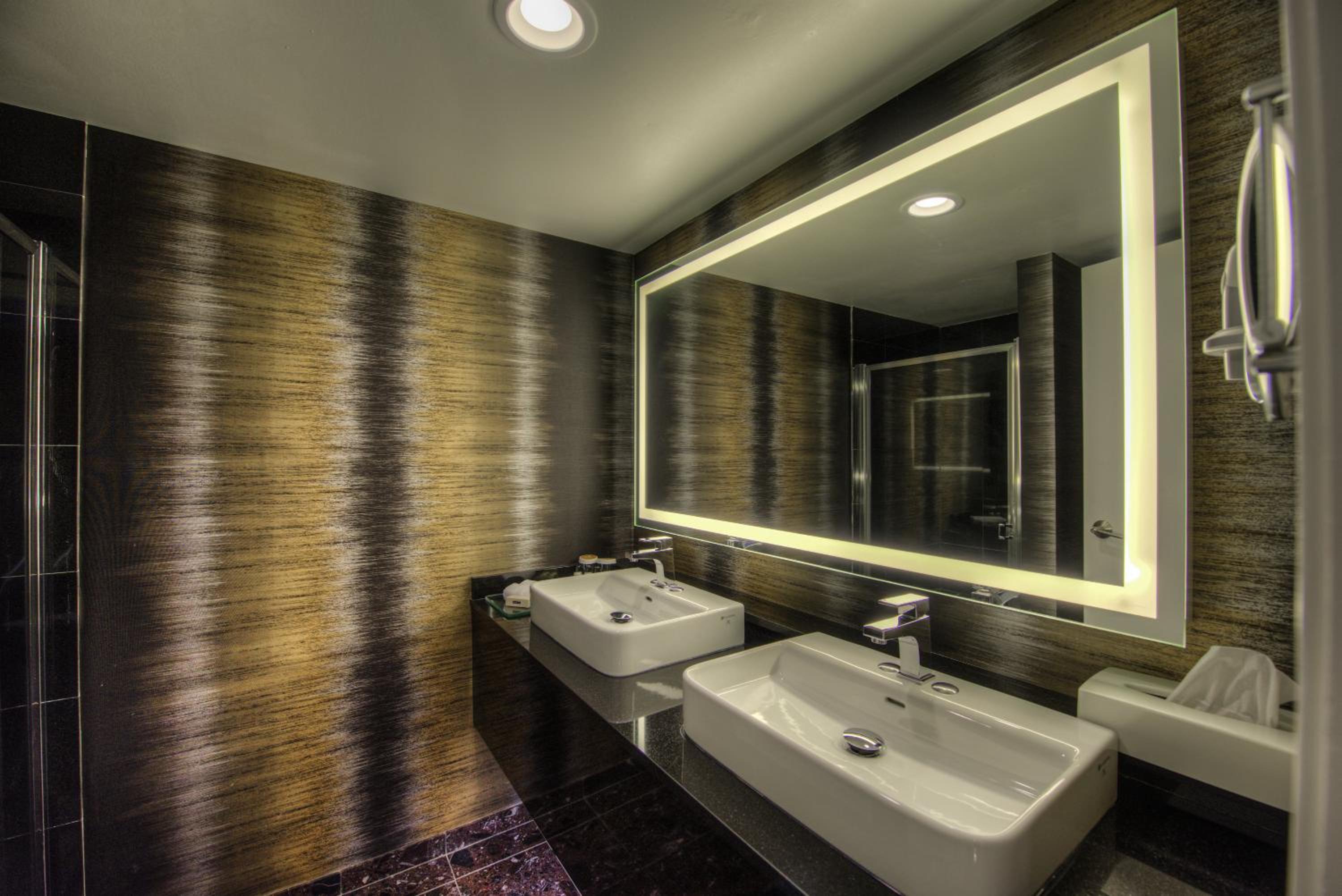 Honeymoon Suite - Photo 4