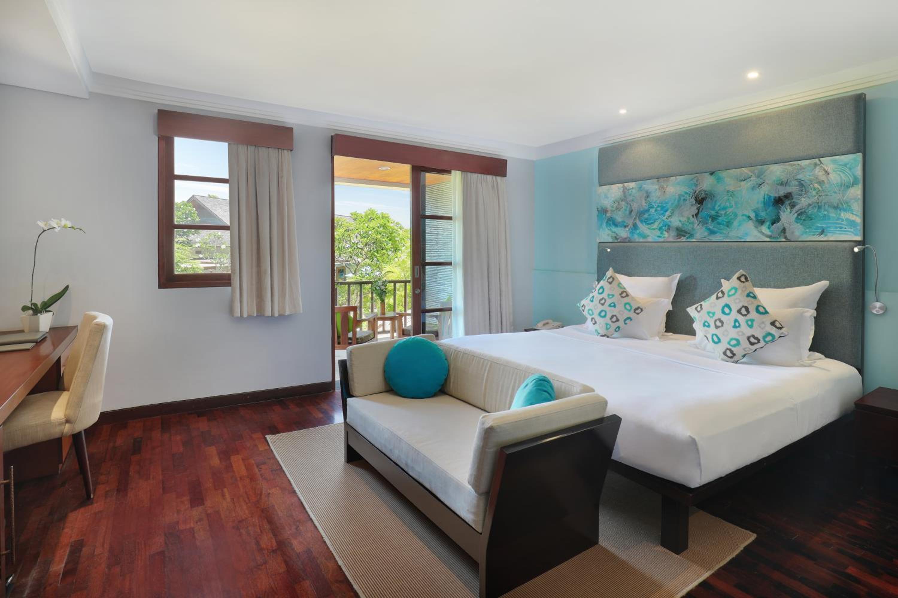 Deluxe King Room with Balcony - Photo 1