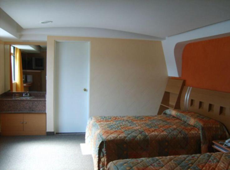 Double Room with Two Double Beds photo 2