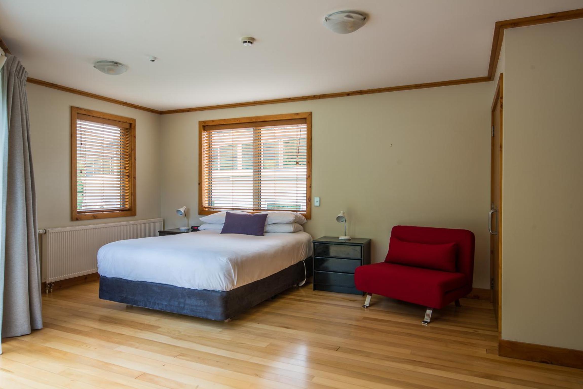 Un-Serviced One-Bedroom Apartment - Photo 4