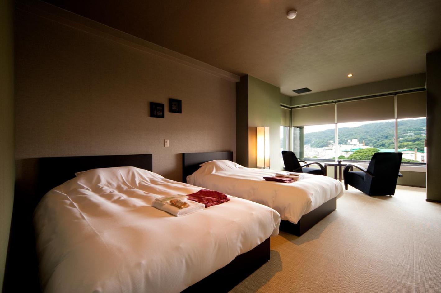 Corner Twin Room
