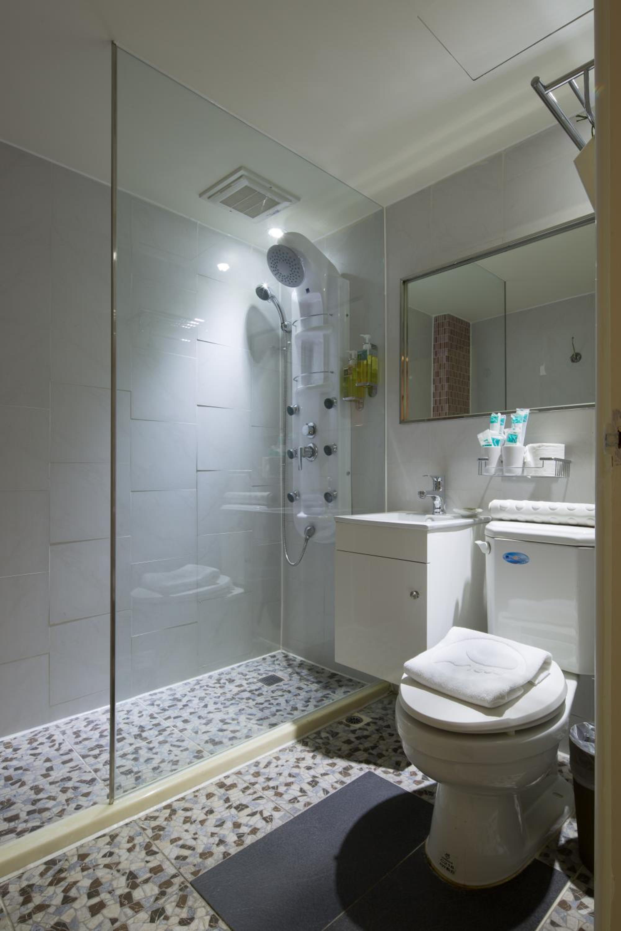 Double or Twin Room with Shower (Room Selected at Check-in) photo 3