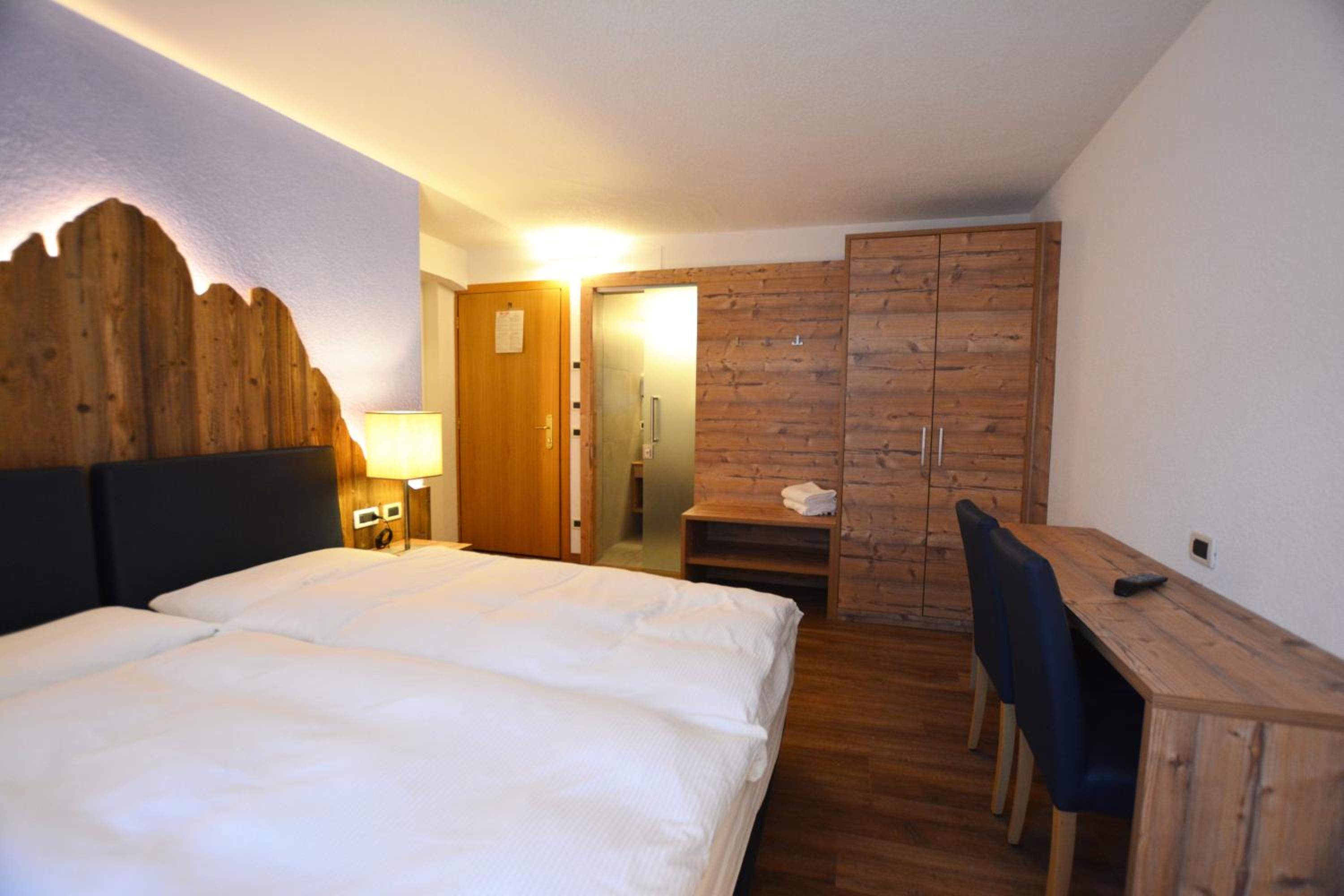 Superior Double or Twin Room photo 3