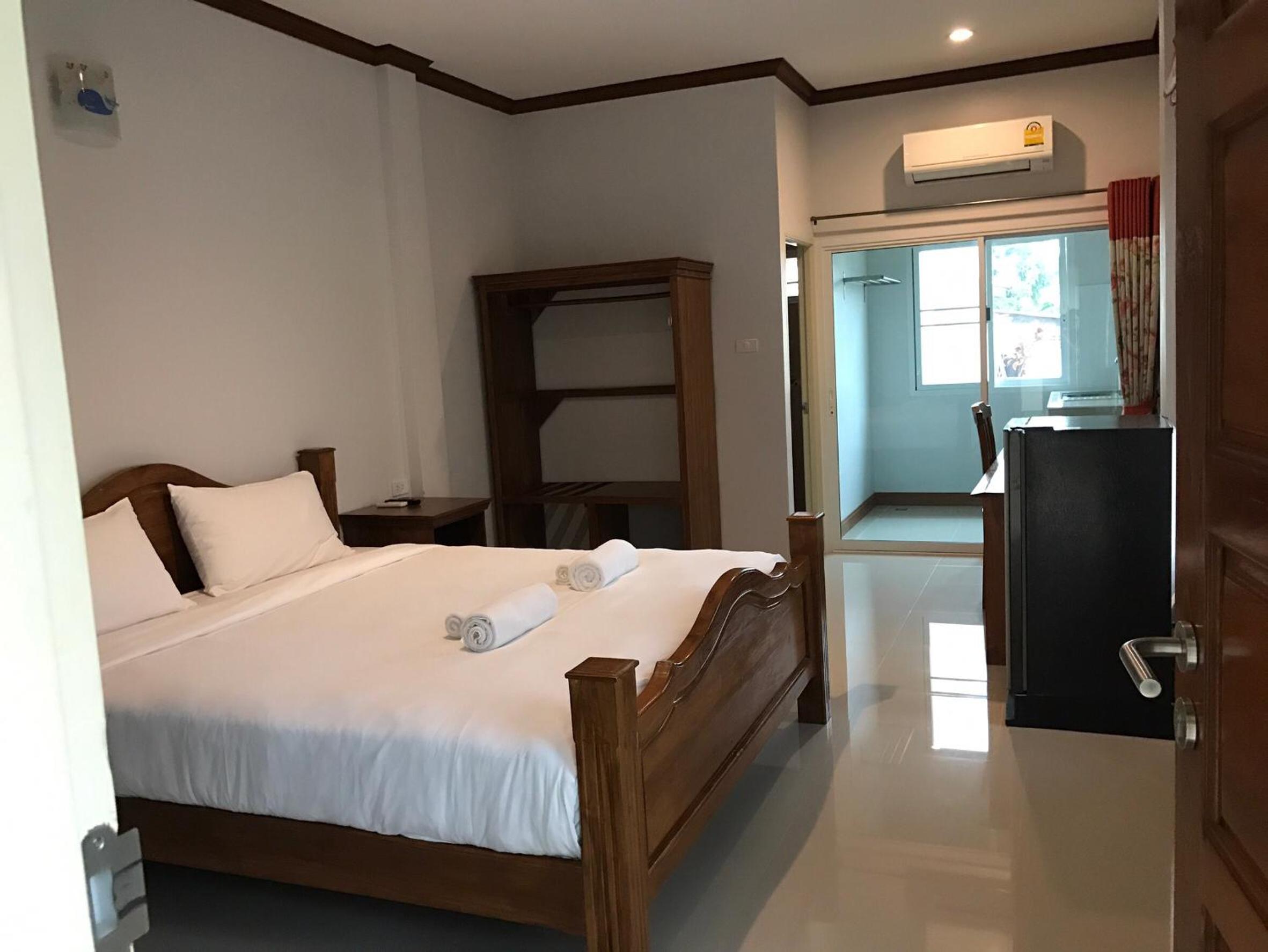 Large Double Room - Photo 1