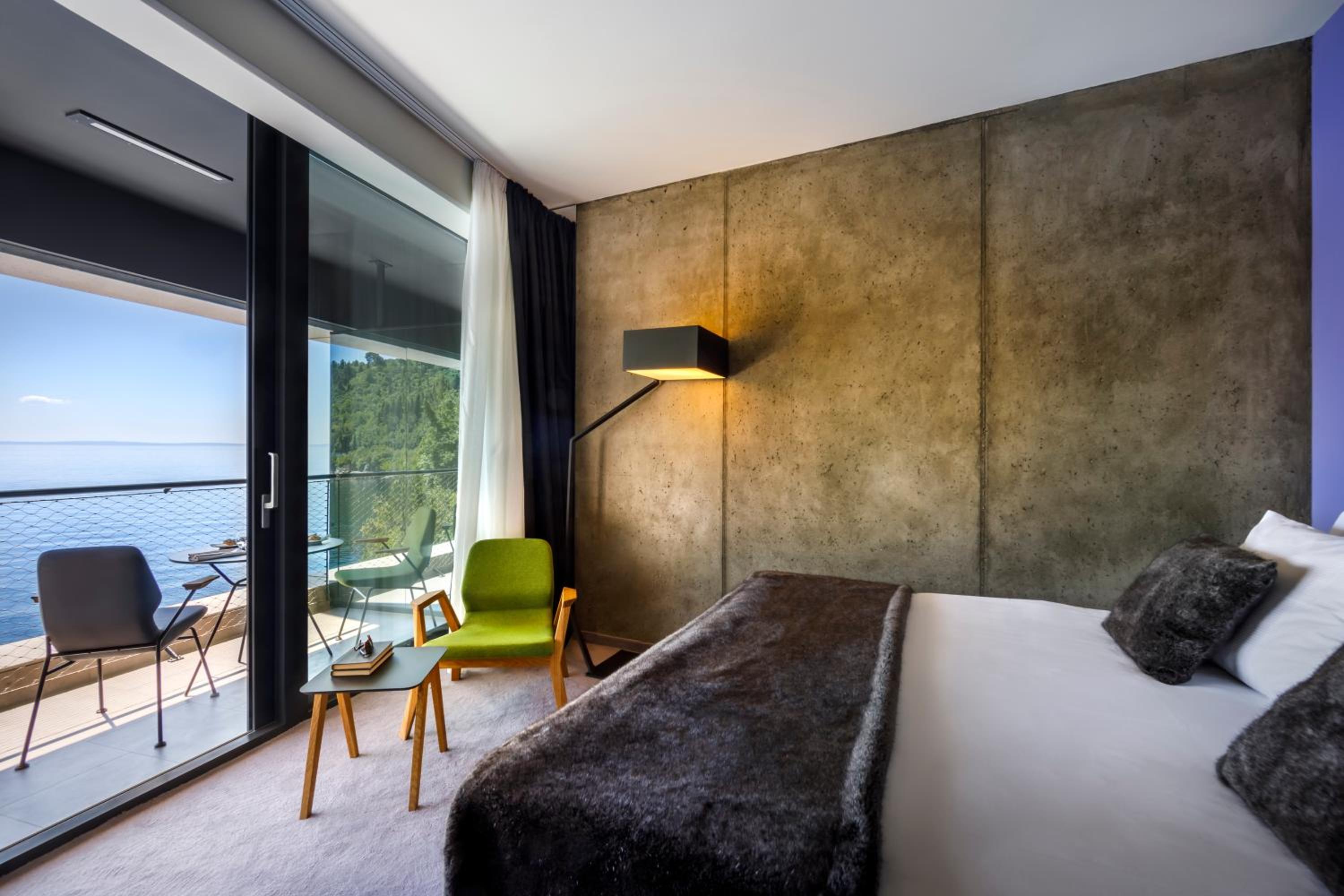 Superior Suite with Sea View thumbnail 6