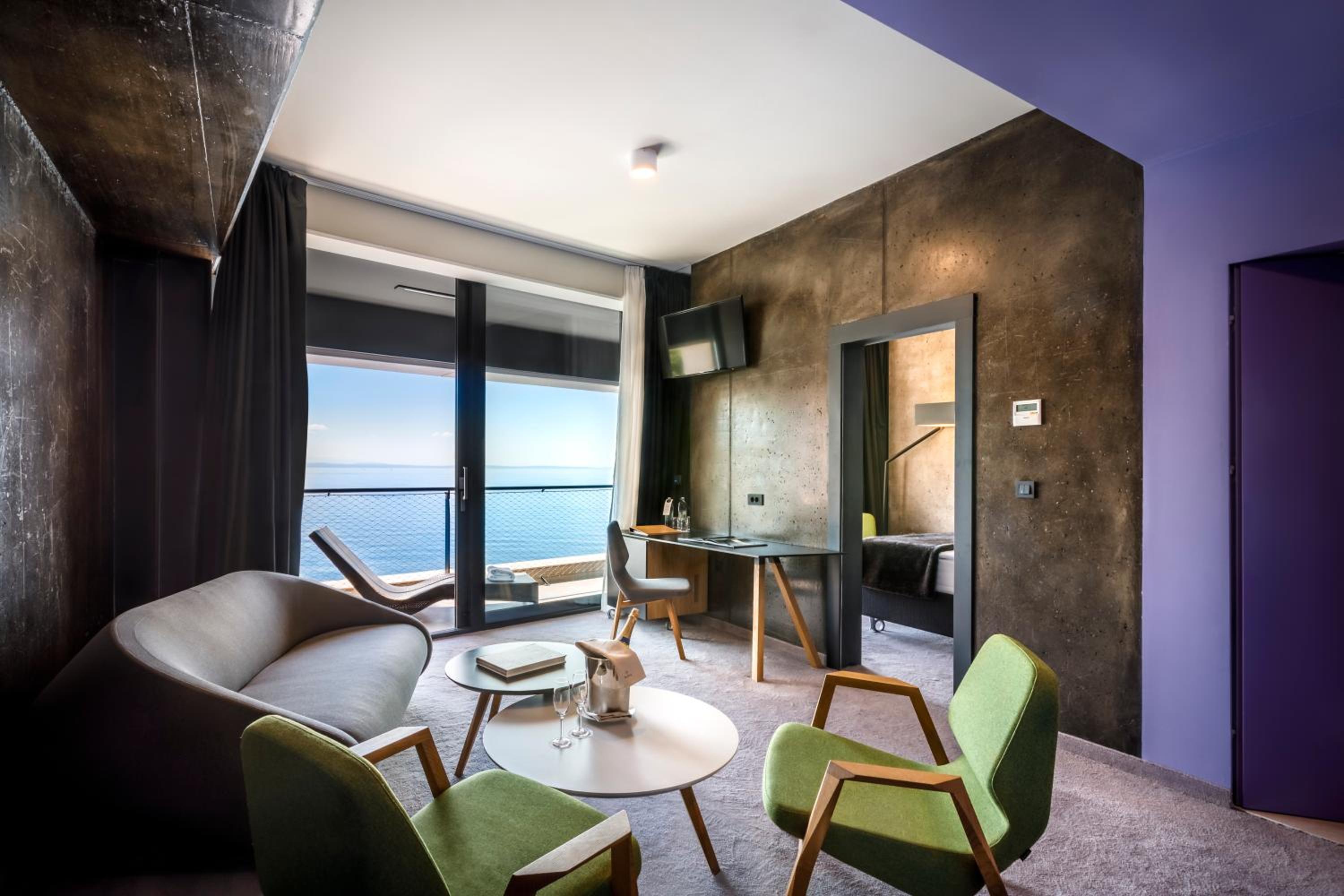 Superior Suite with Sea View thumbnail 5