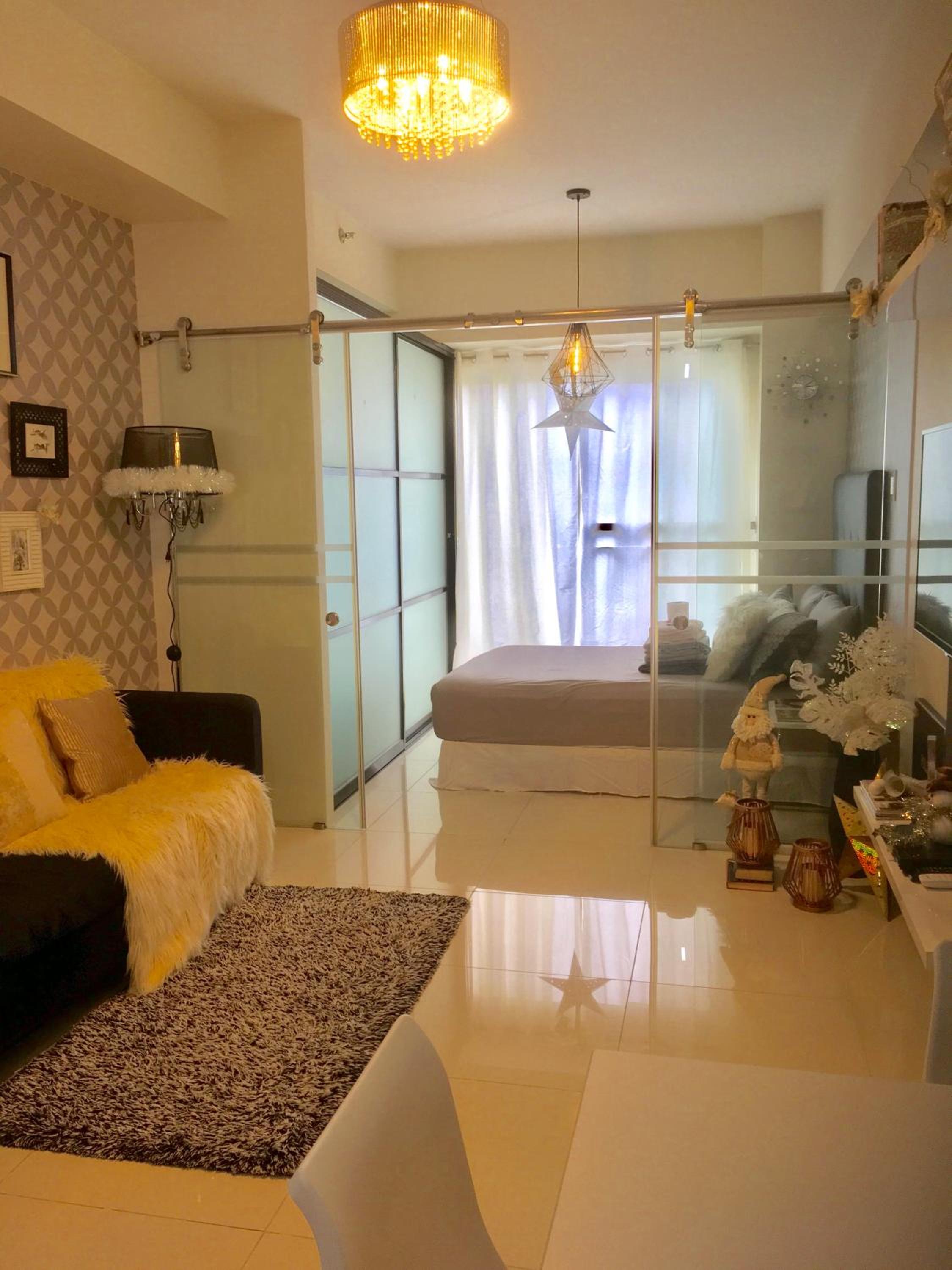 Family Room with Amenity View photo 2