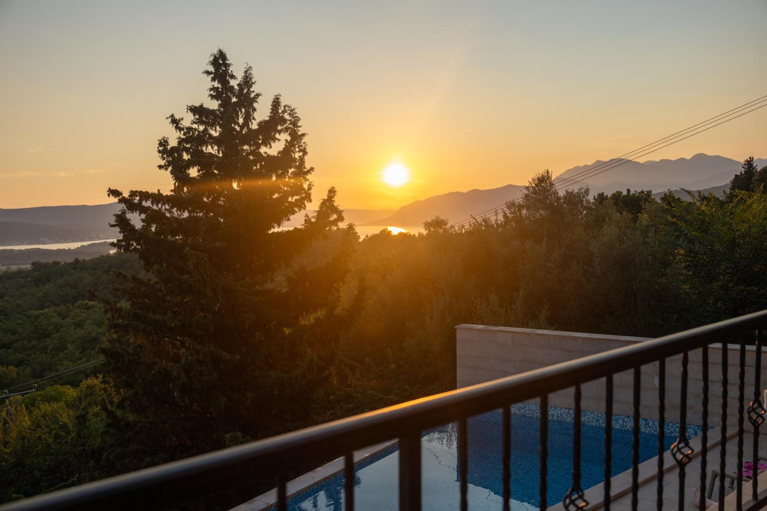 One-Bedroom Apartment with Pool View