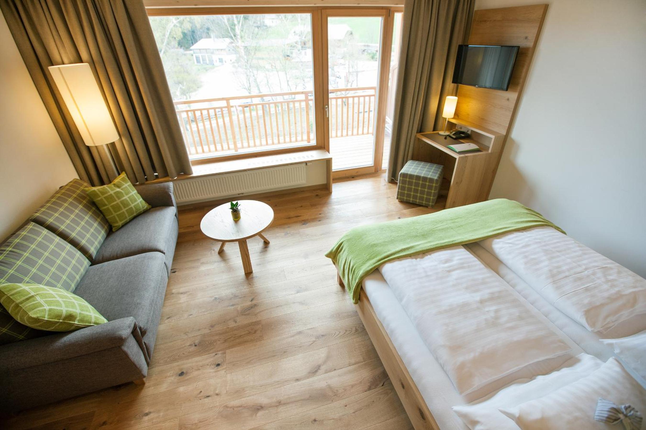 Deluxe Double Room with Balcony photo 3