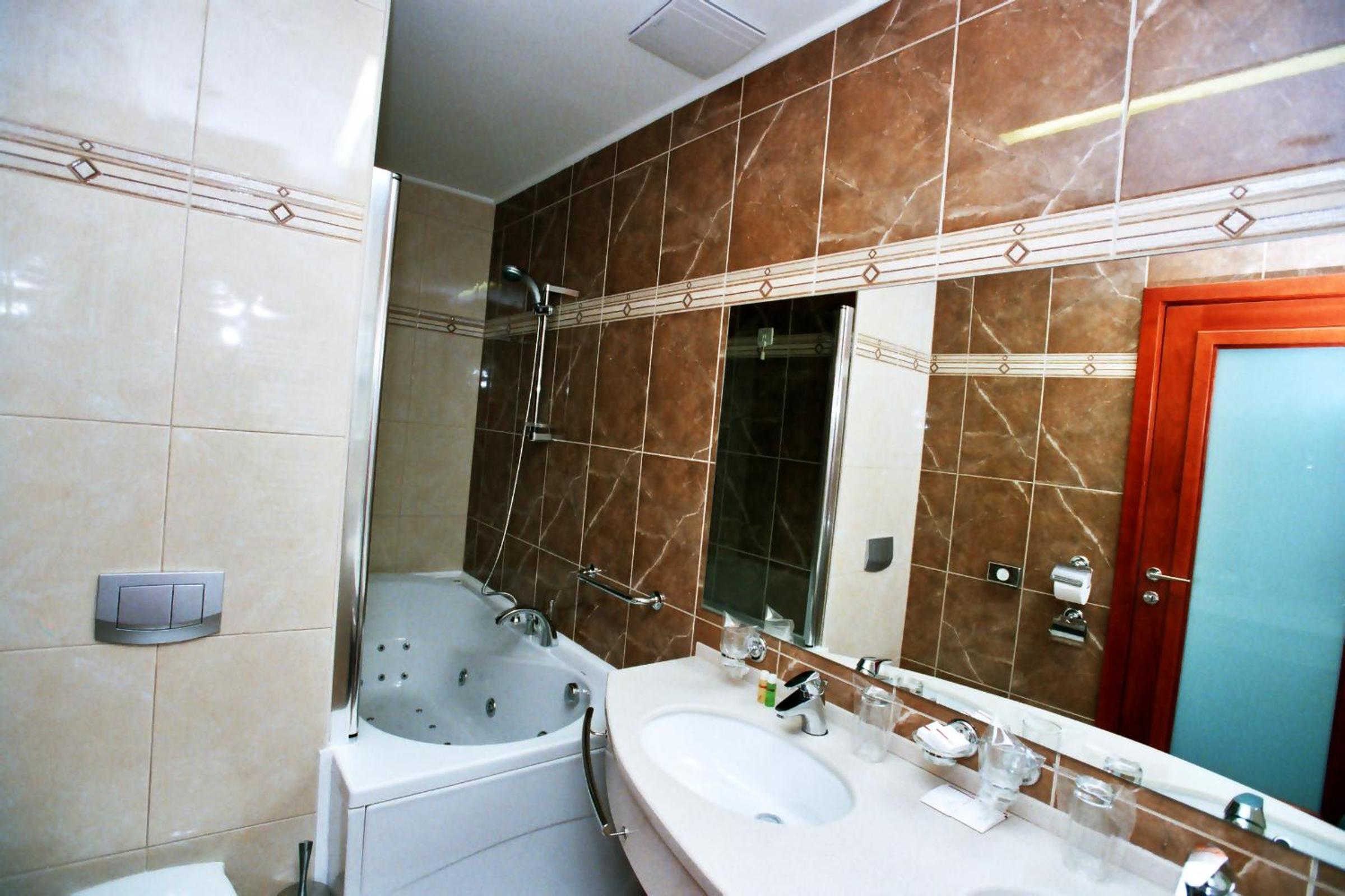 Double or Twin Room - Photo 5