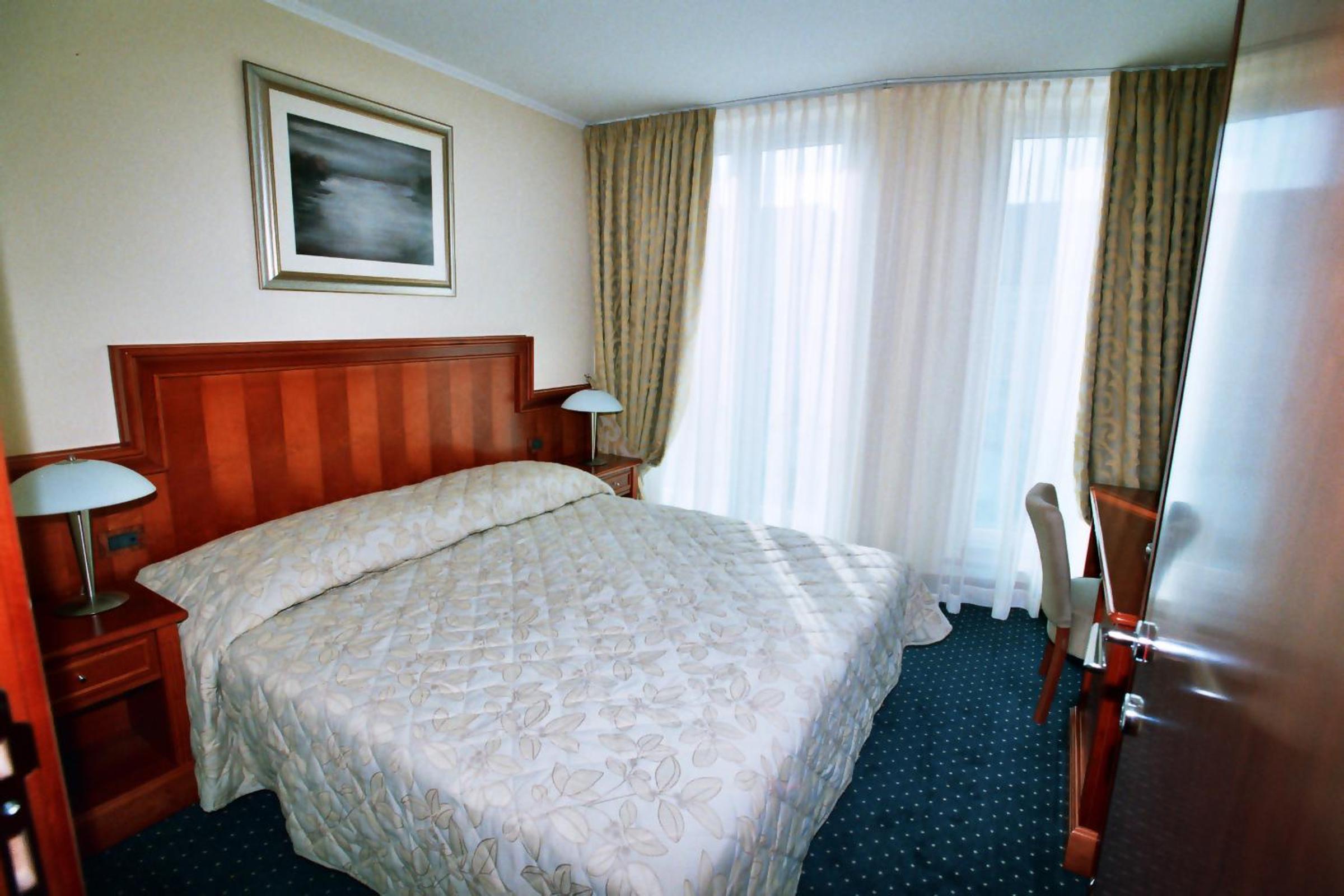 Double or Twin Room - Photo 4