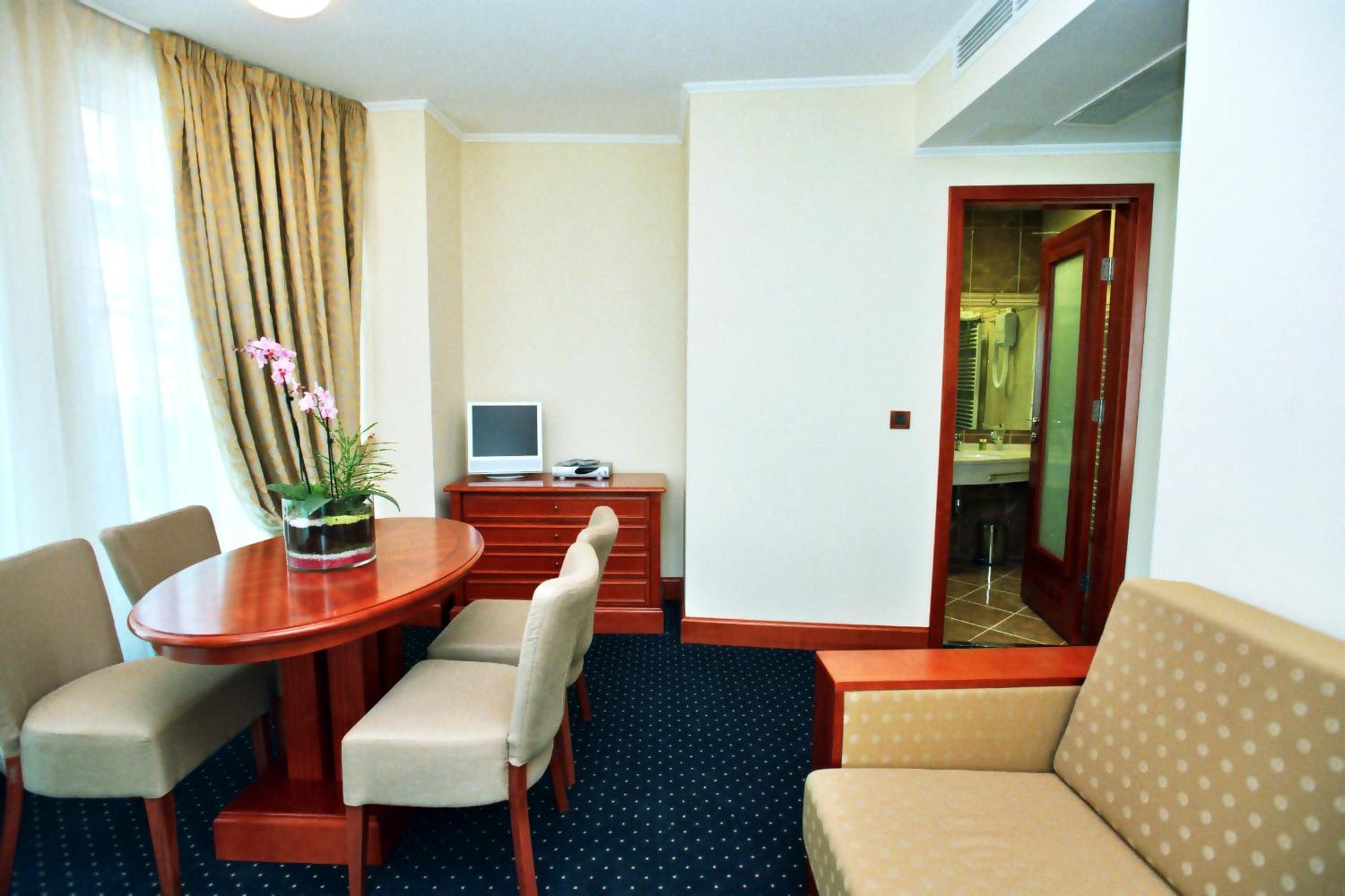 Double or Twin Room - Photo 2