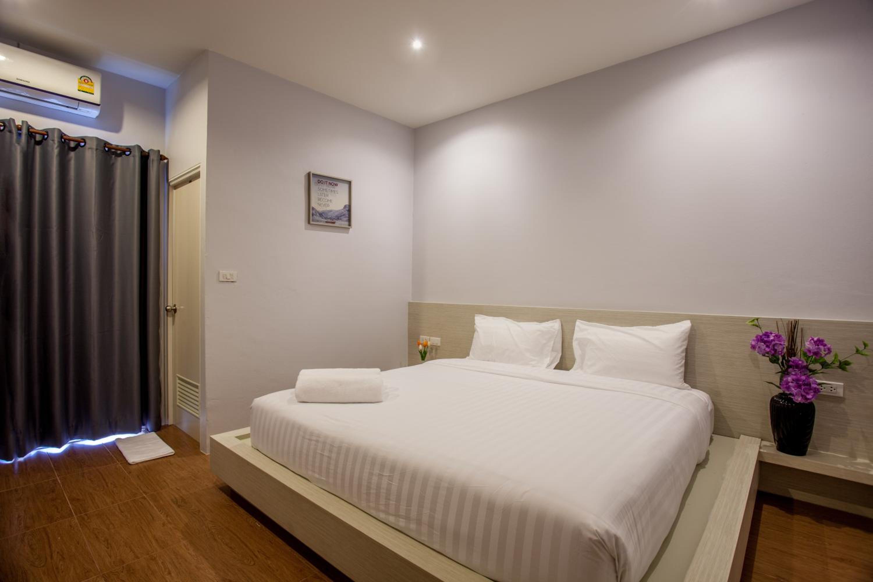 Deluxe King Room photo 3