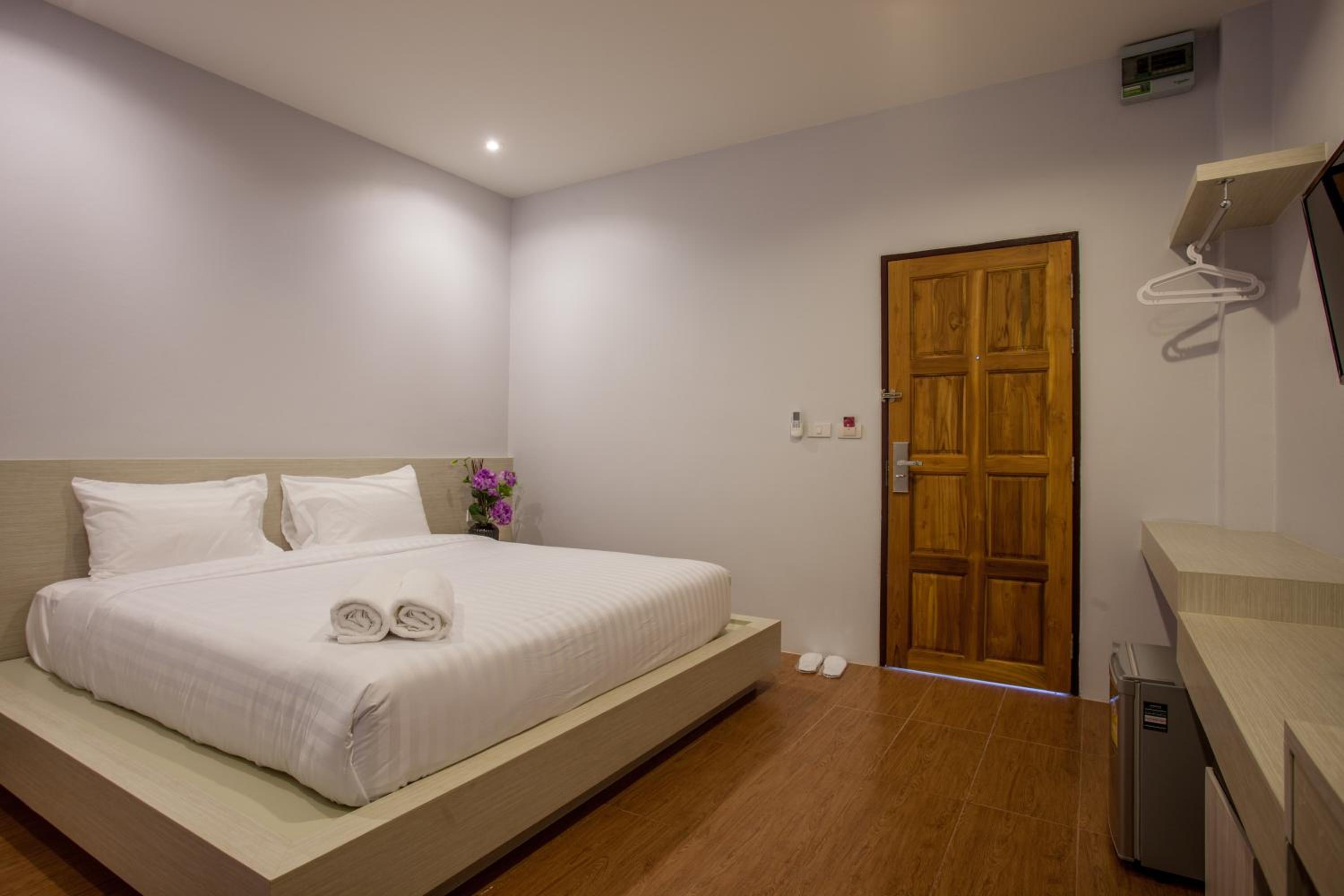 Deluxe King Room photo 2
