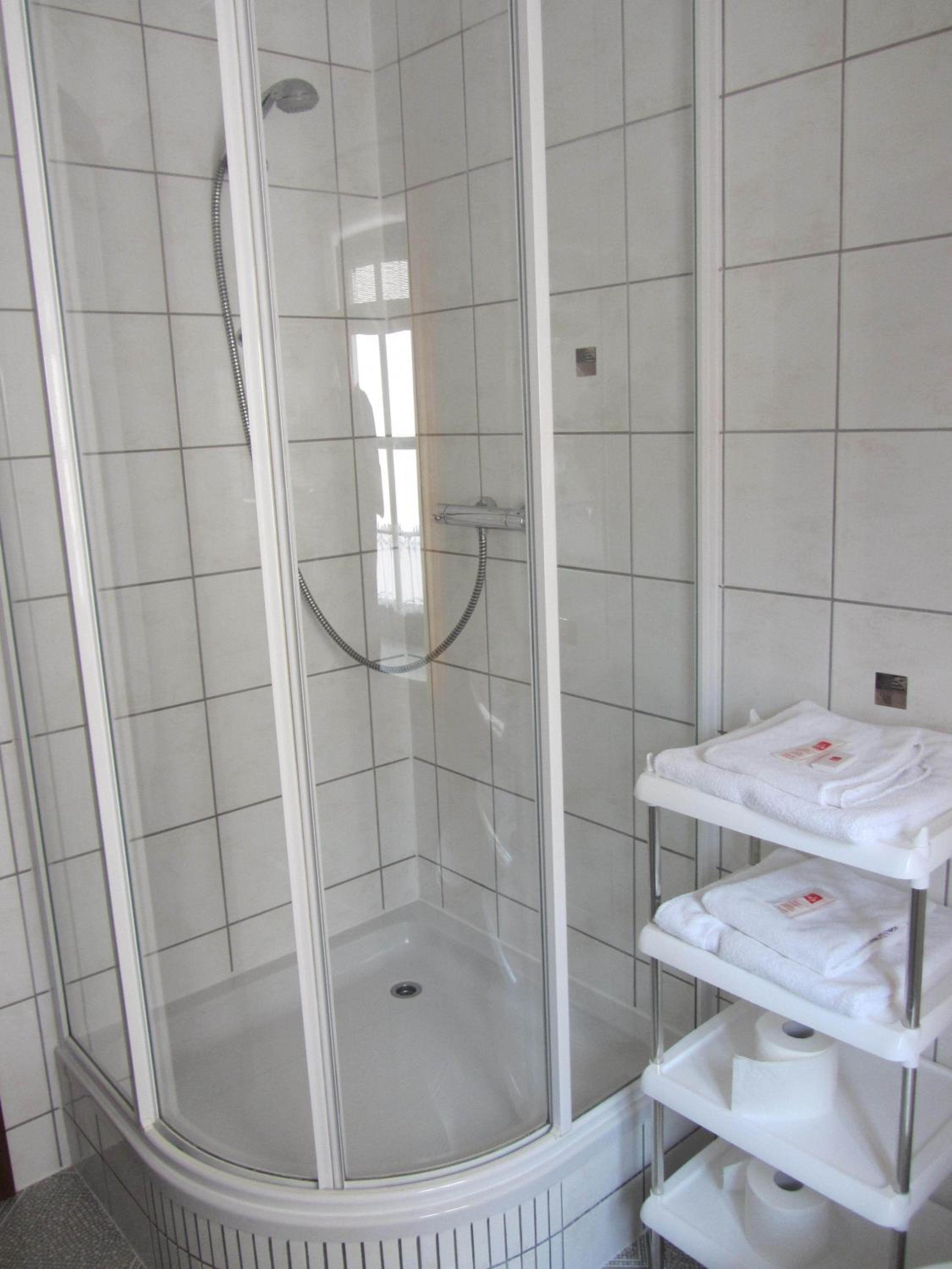 Double or Twin Room - Photo 7