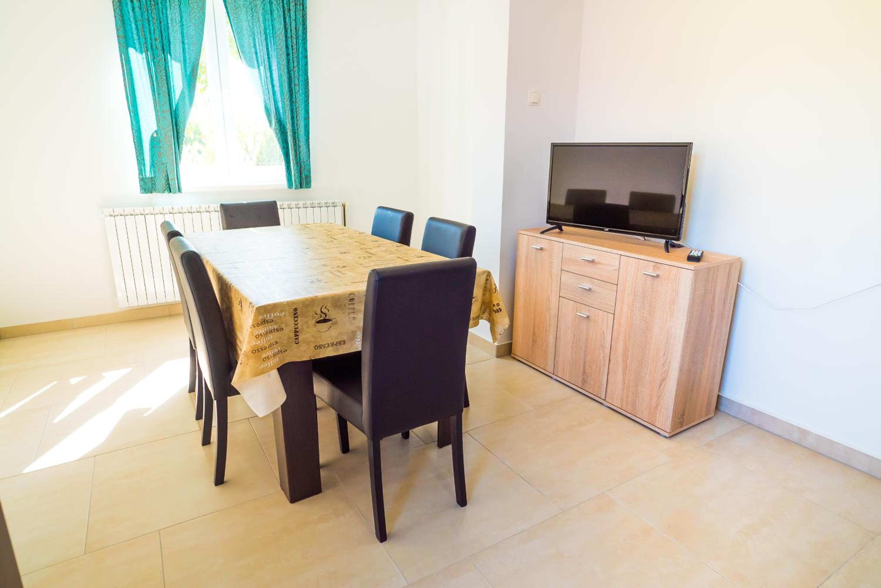 Three-Bedroom Apartment - Photo 3