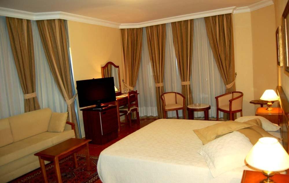 Suite - Photo 10
