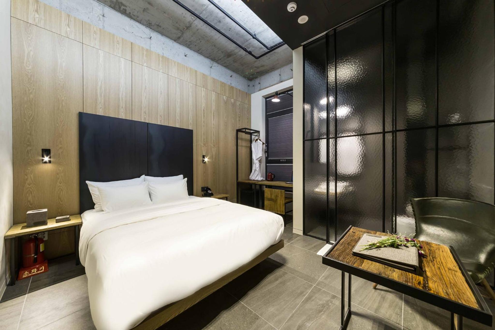 Standard Double Room - Photo 3