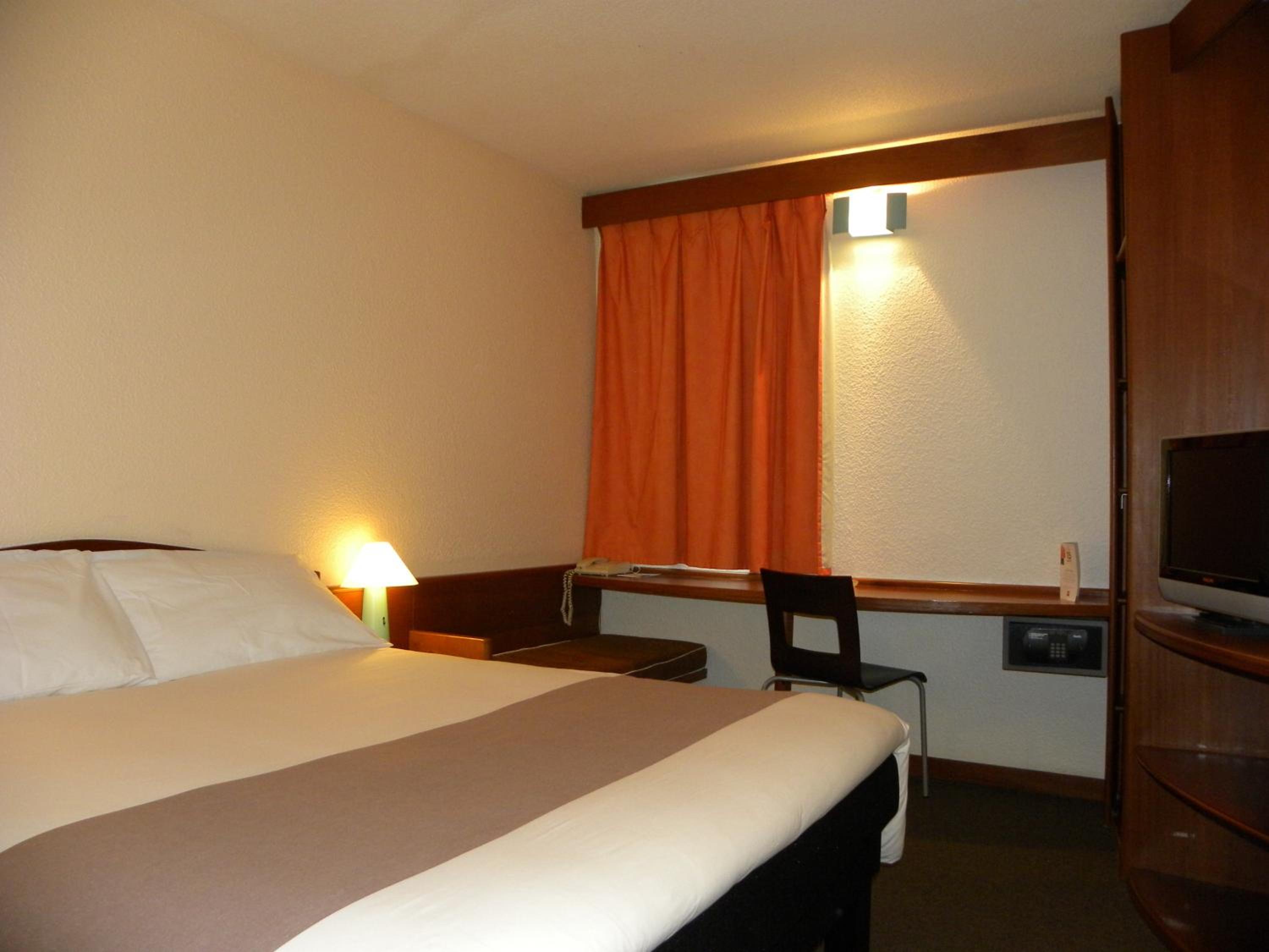 Twin Room - Photo 3