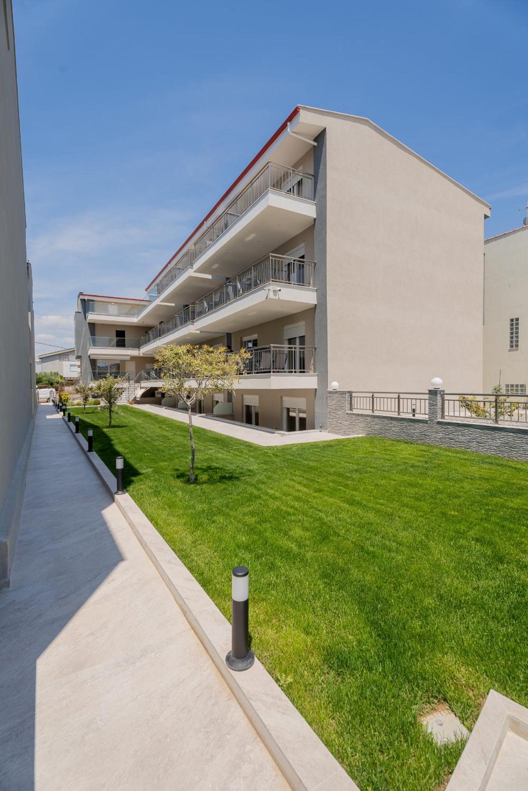 OASIS luxury apartments and rooms nikiti