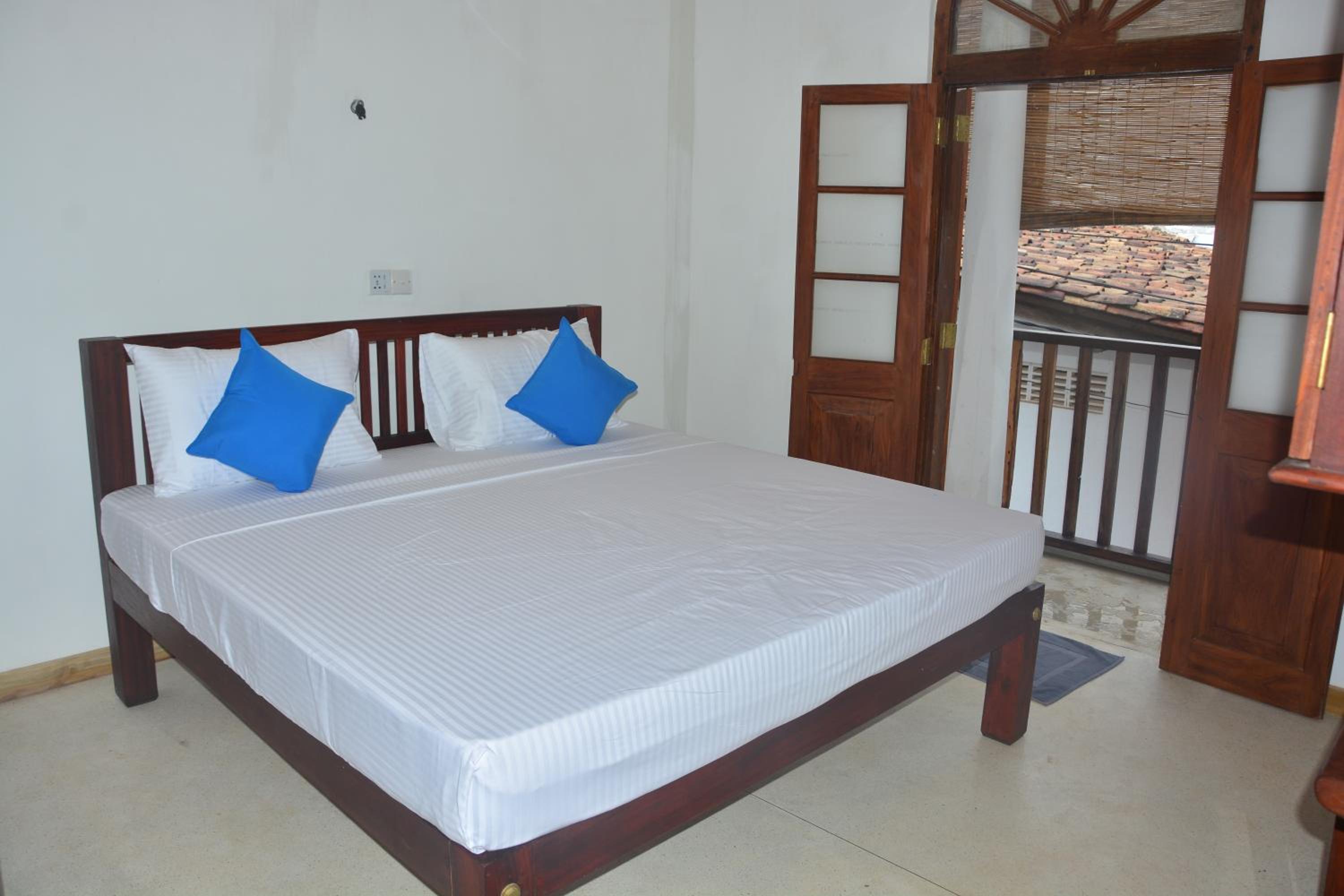 Deluxe Double Room with Balcony Fence photo 2