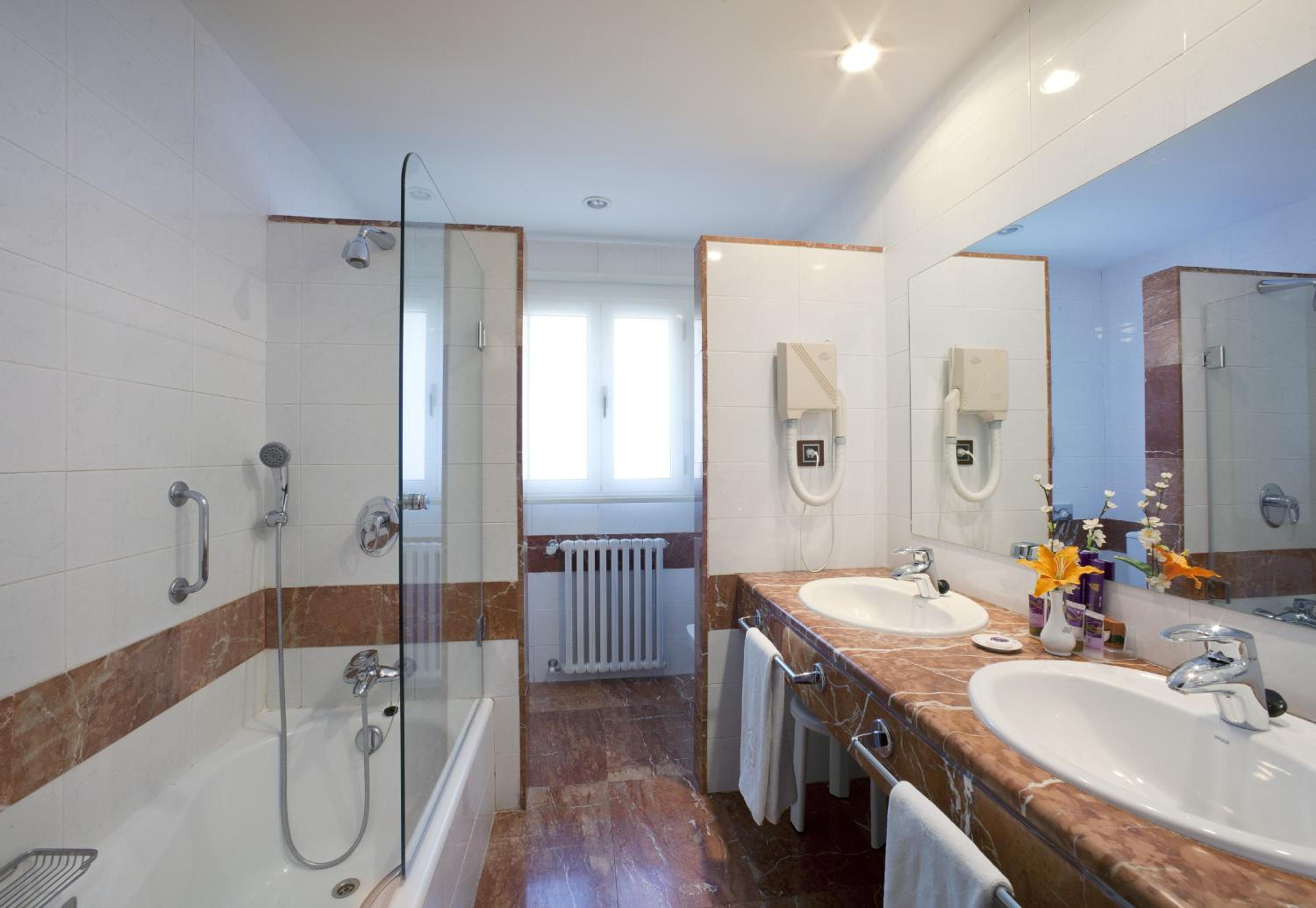 Standard Double Room - Photo 4