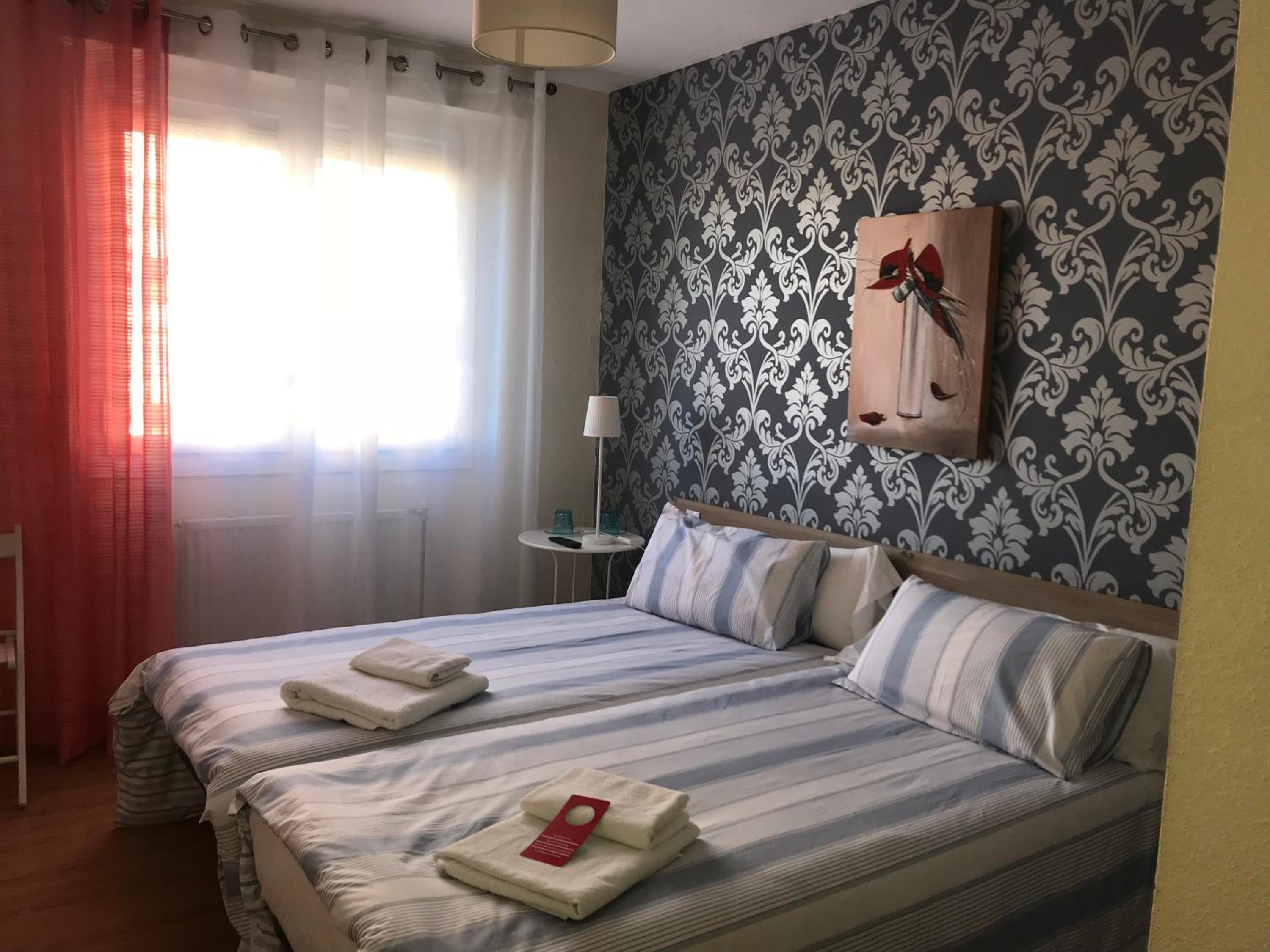 Twin Room with Private Bathroom - Photo 1