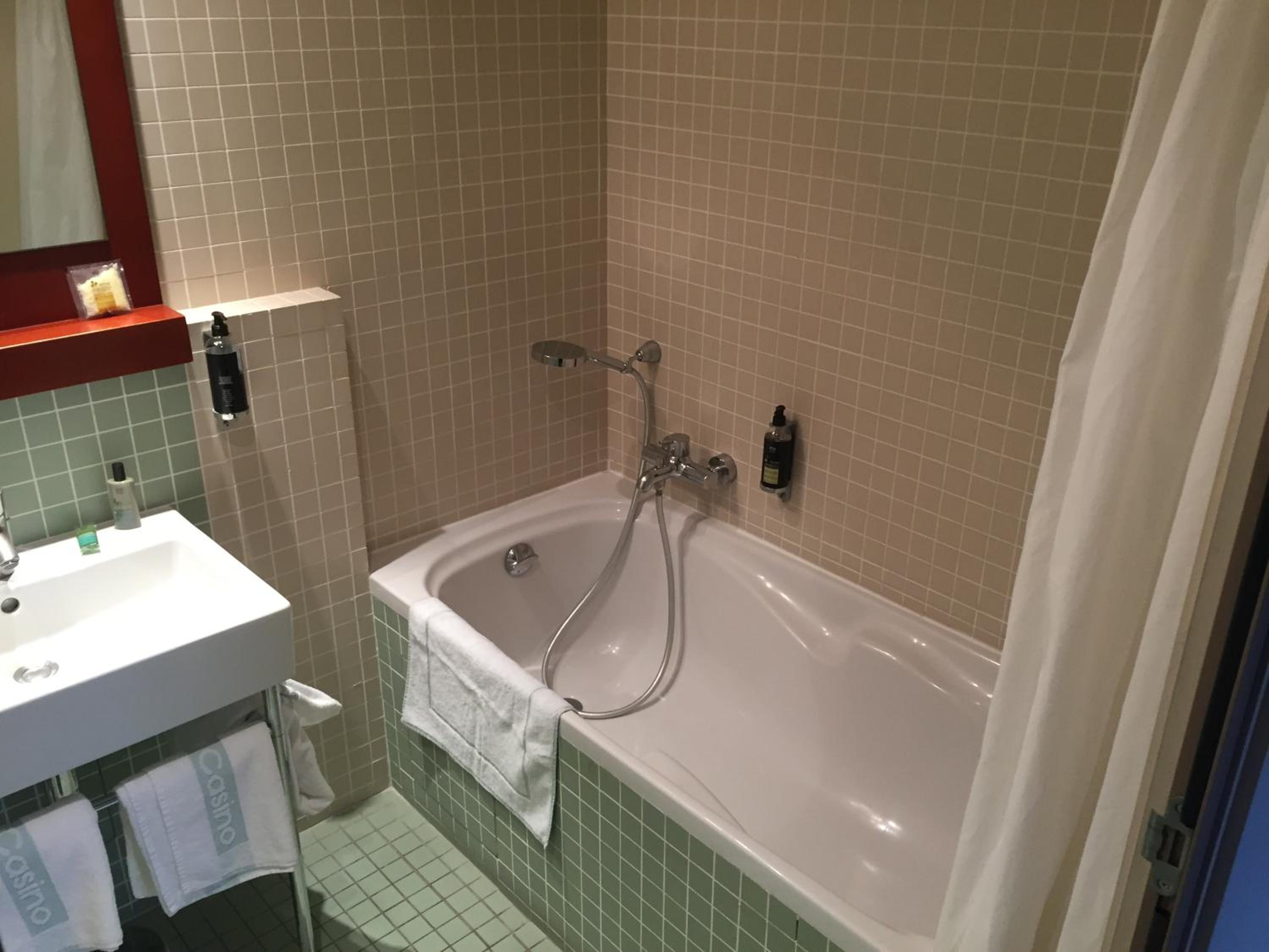 Standard Double Room - Photo 2