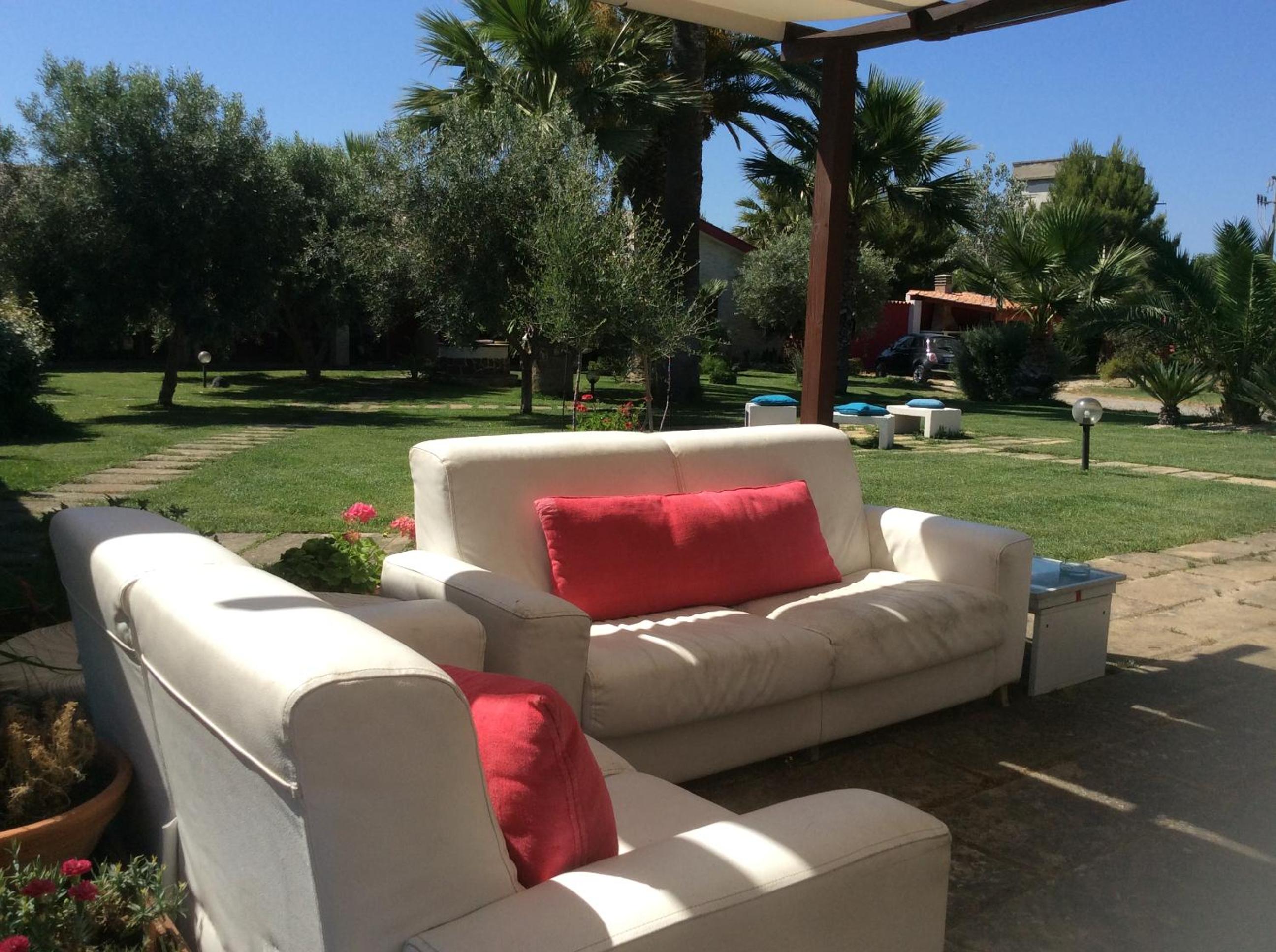 One-Bedroom Apartment with Patio and Garden View photo 3