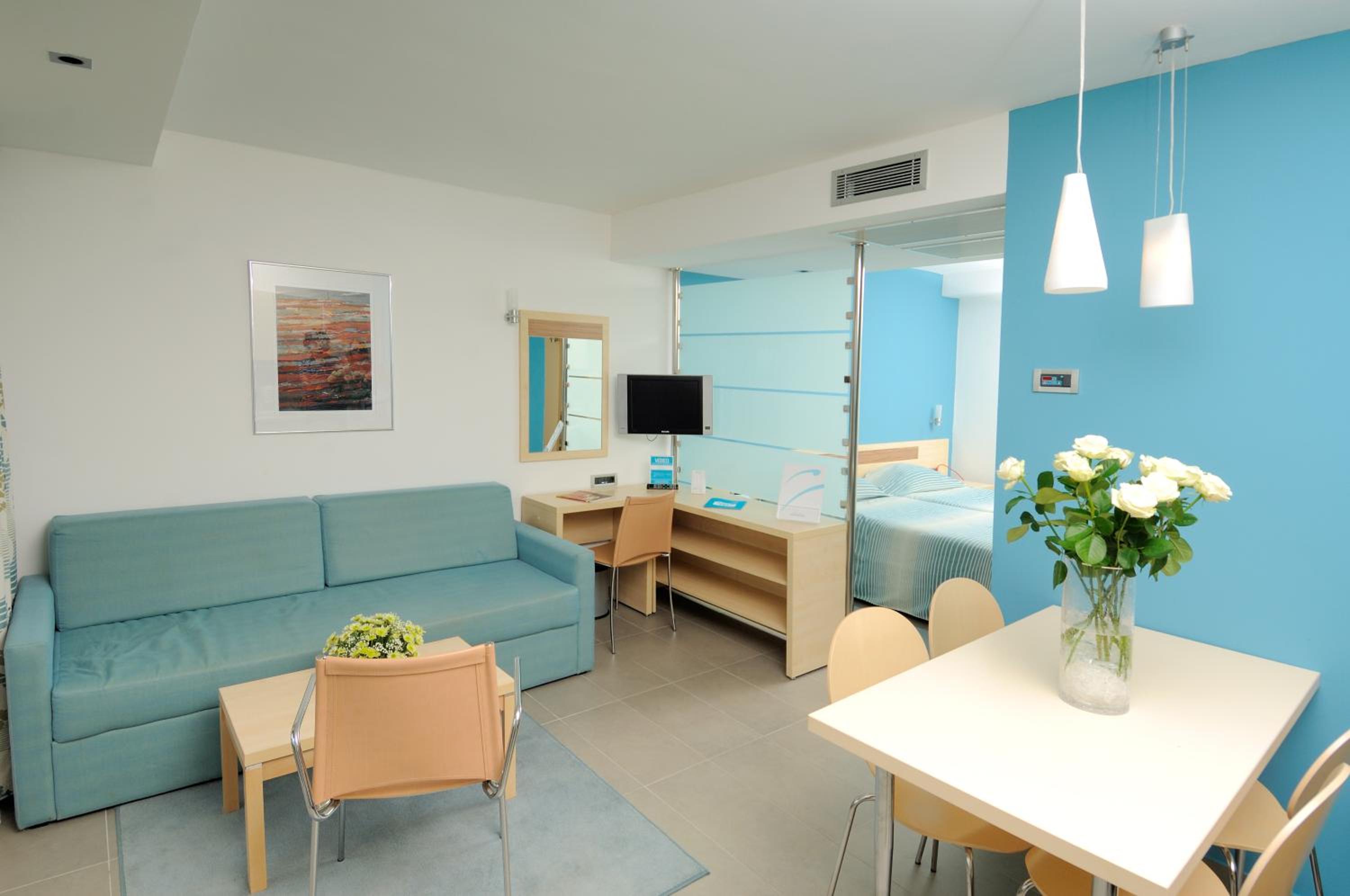 Studio Apartment photo 1