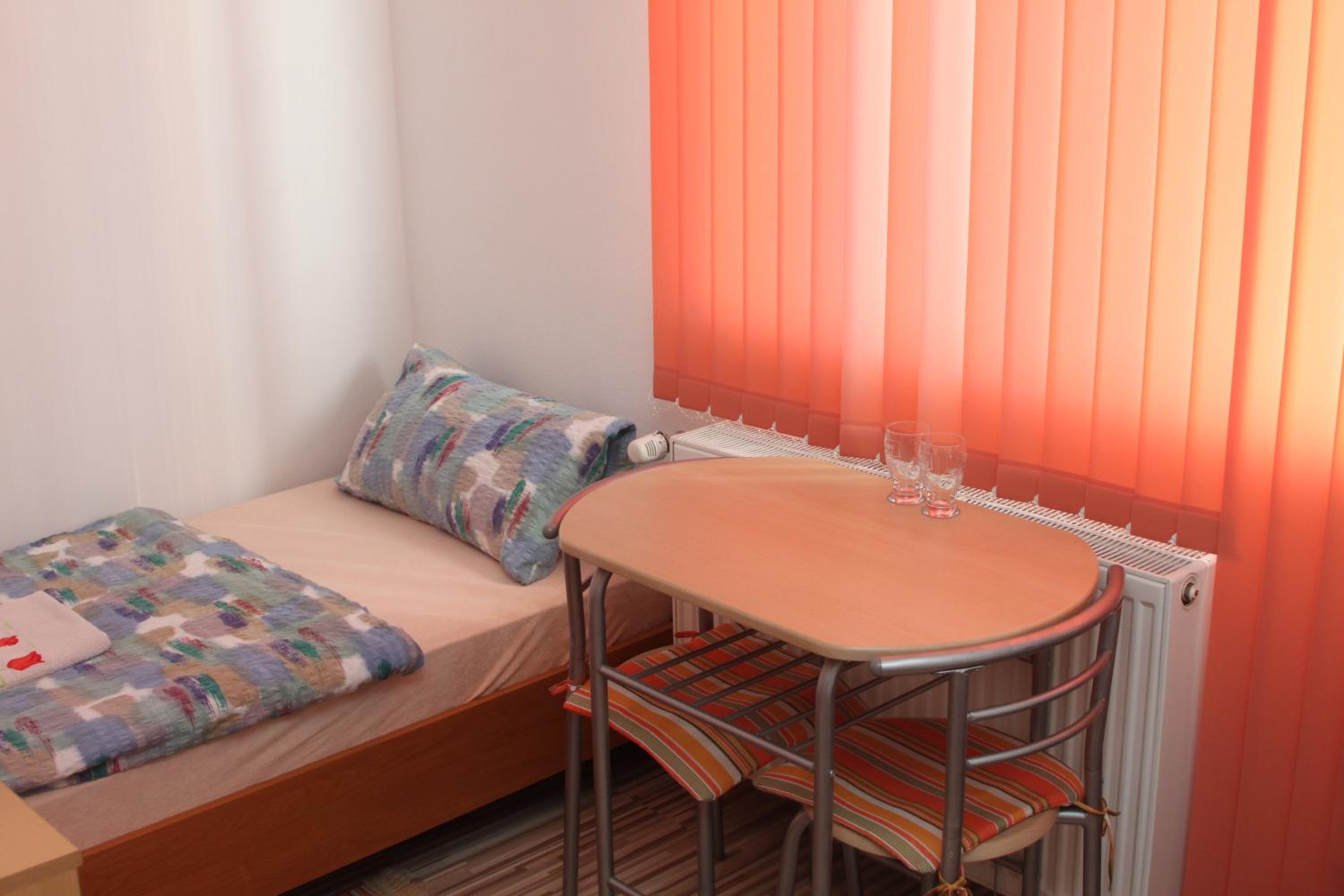 Twin Room with Private Bathroom photo 3