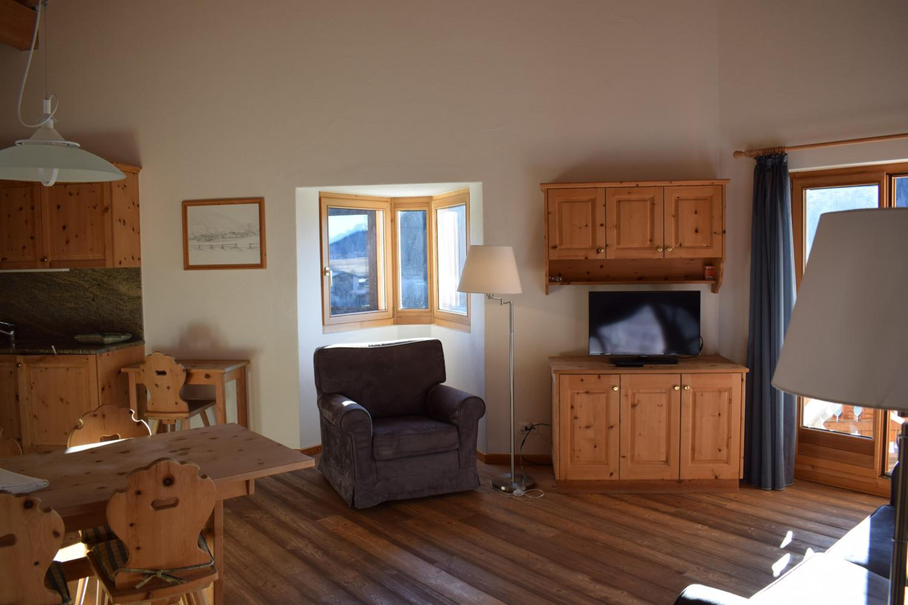 Apartment with Balcony photo 3