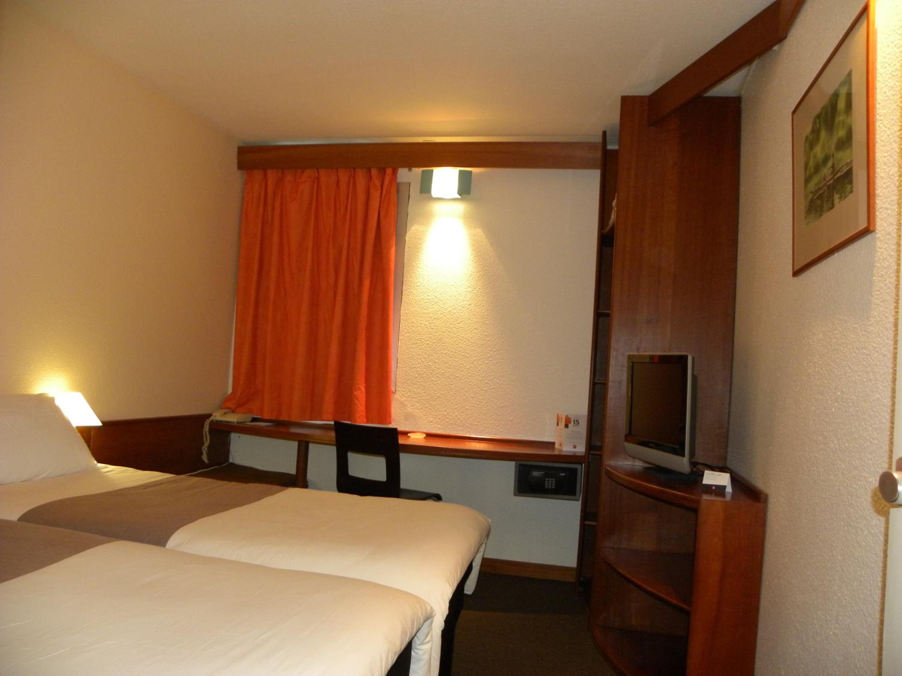 Twin Room - Photo 4