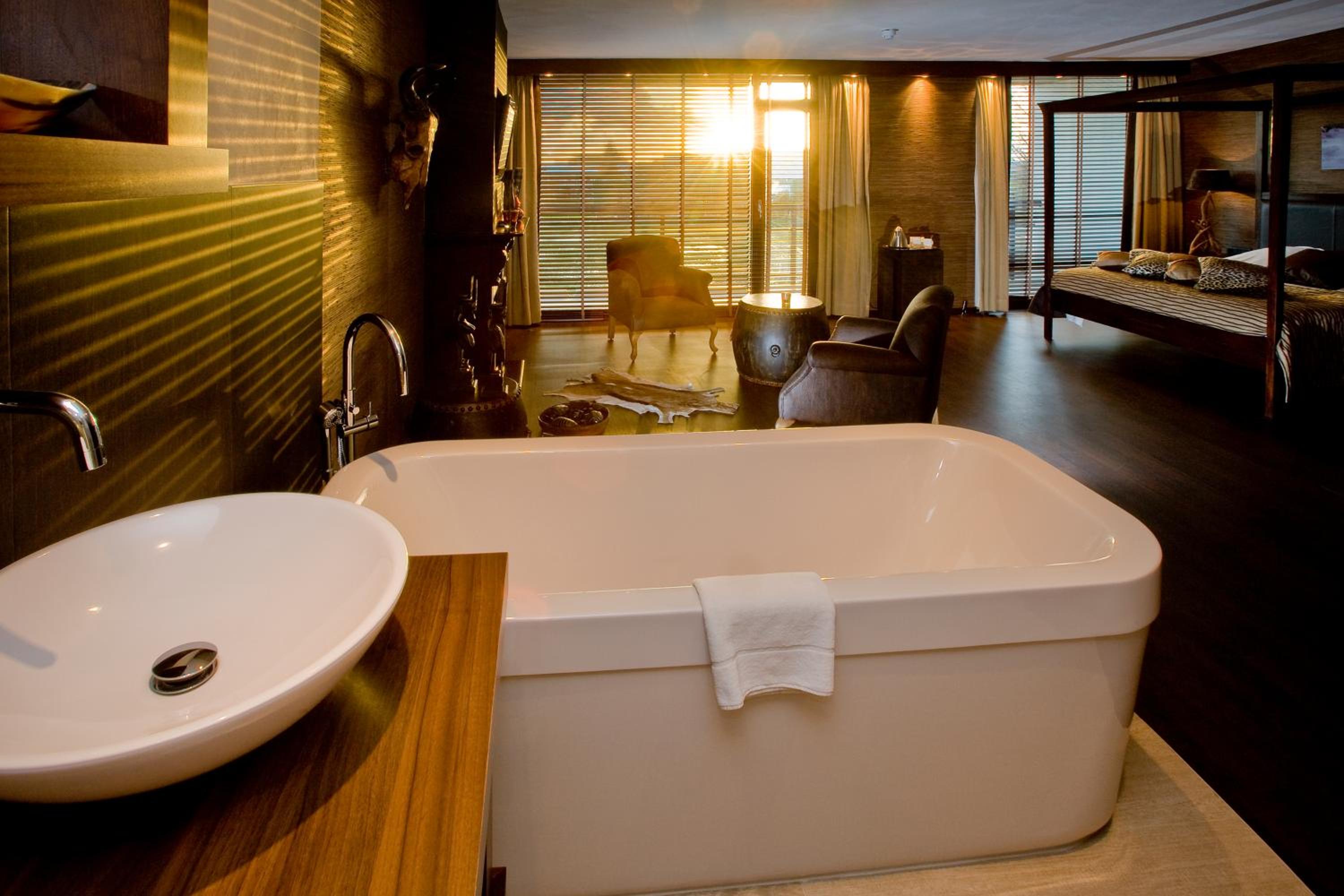 South Suite - Photo 5