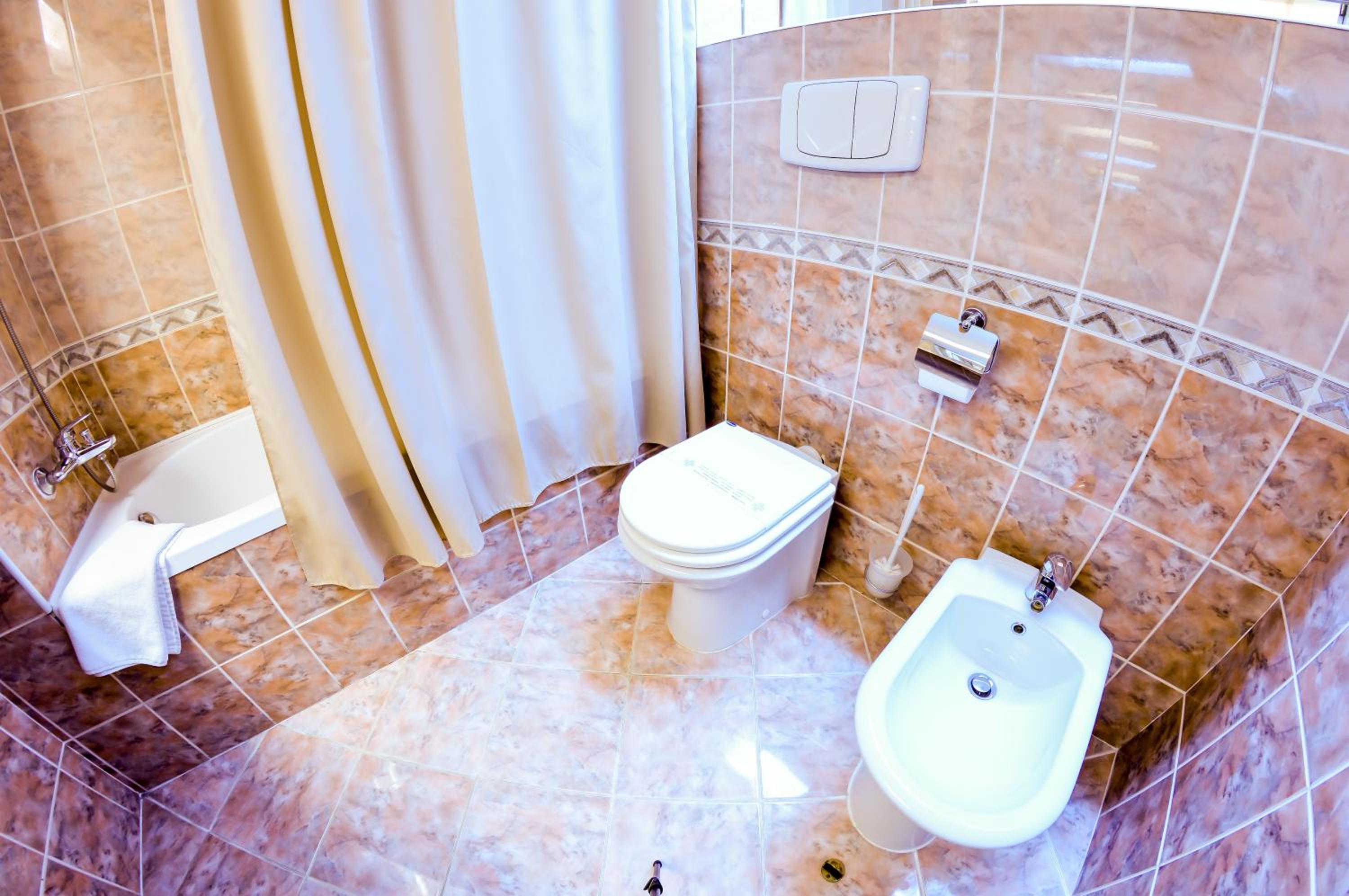 Economy Double Room - Photo 7