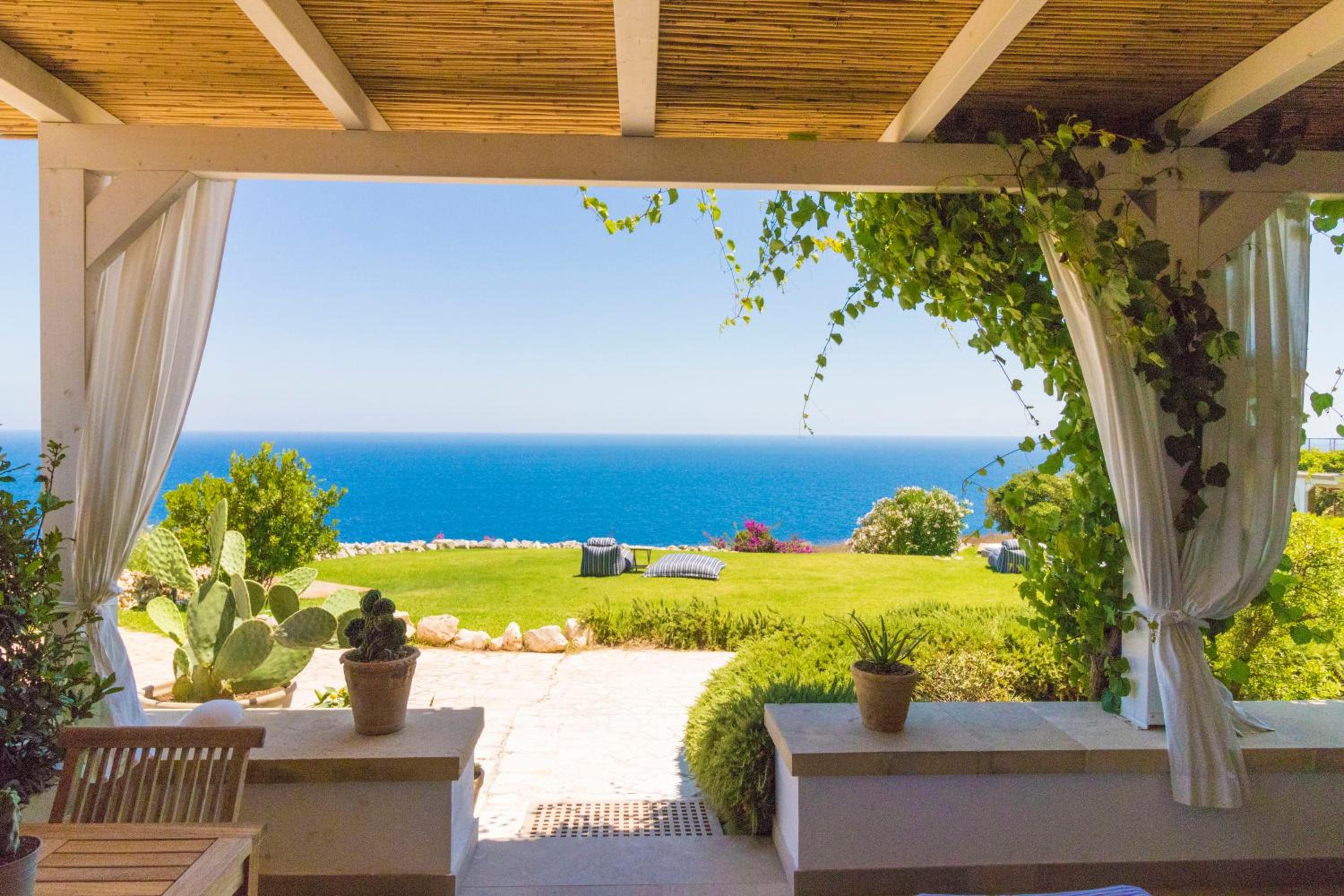 Deluxe Double or Twin Room with Sea View photo 2