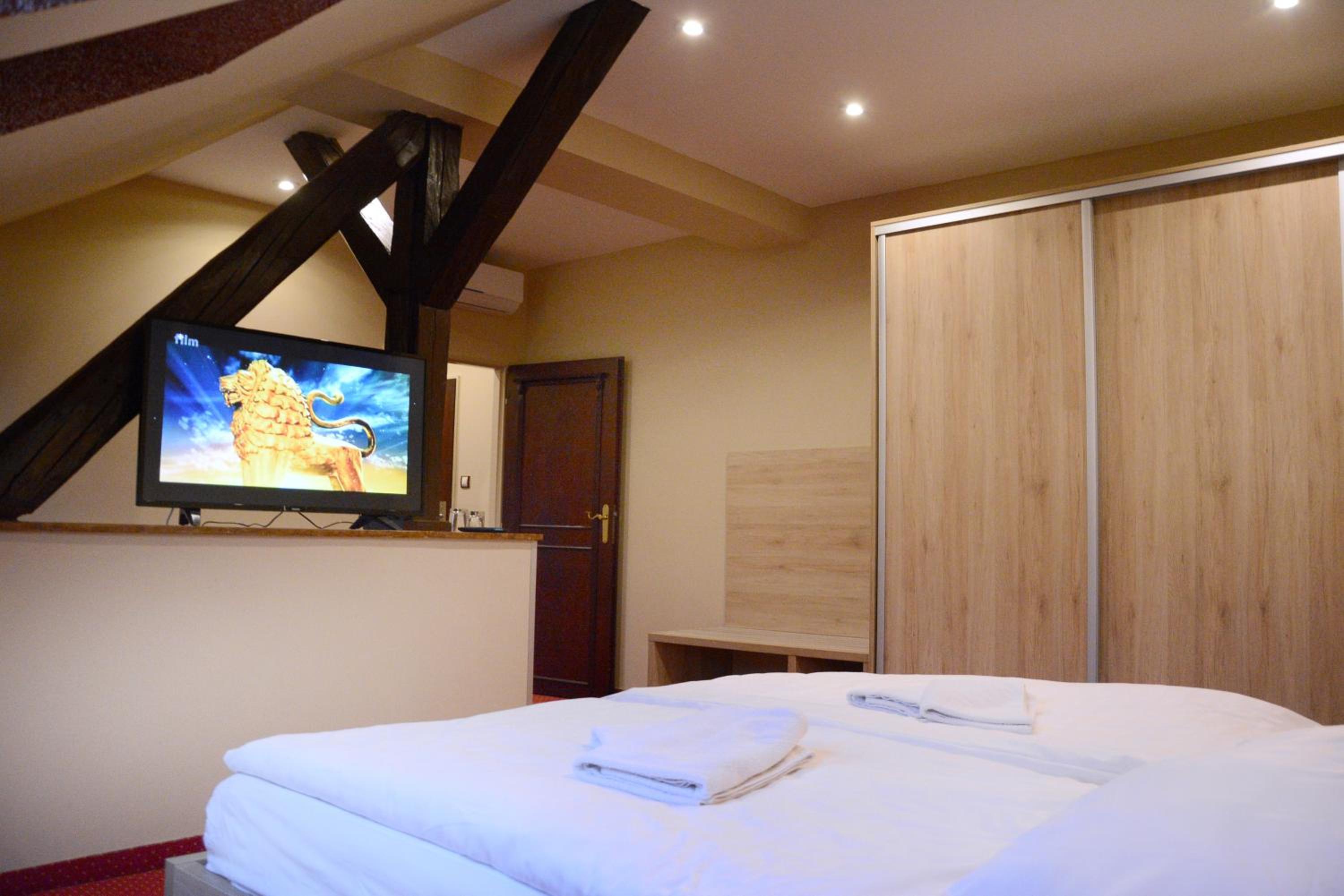 Standard Double Room - Photo 7
