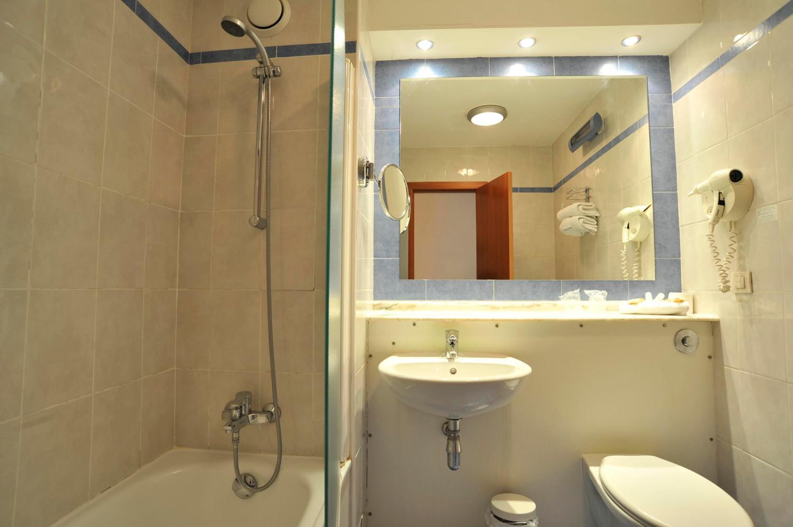 Double Room - Photo 5