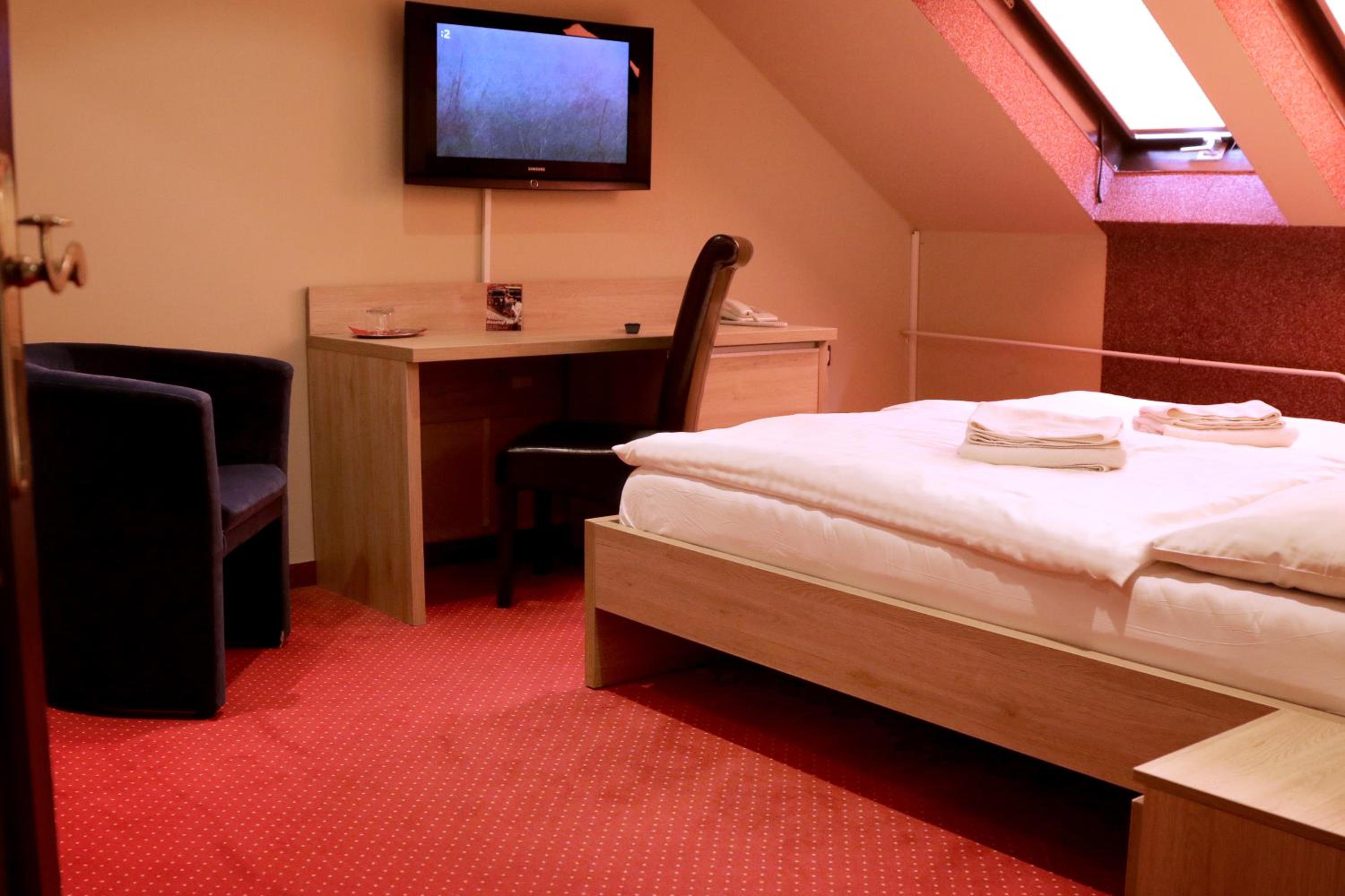 Standard Double Room - Photo 10
